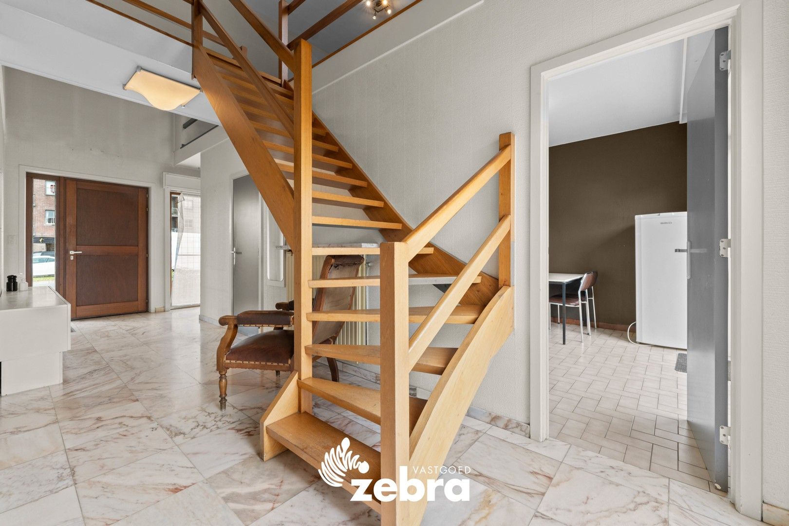 Op te frissen alleenstaande woning met vier of meer slaapkamers & garage te Roeselare! foto 6