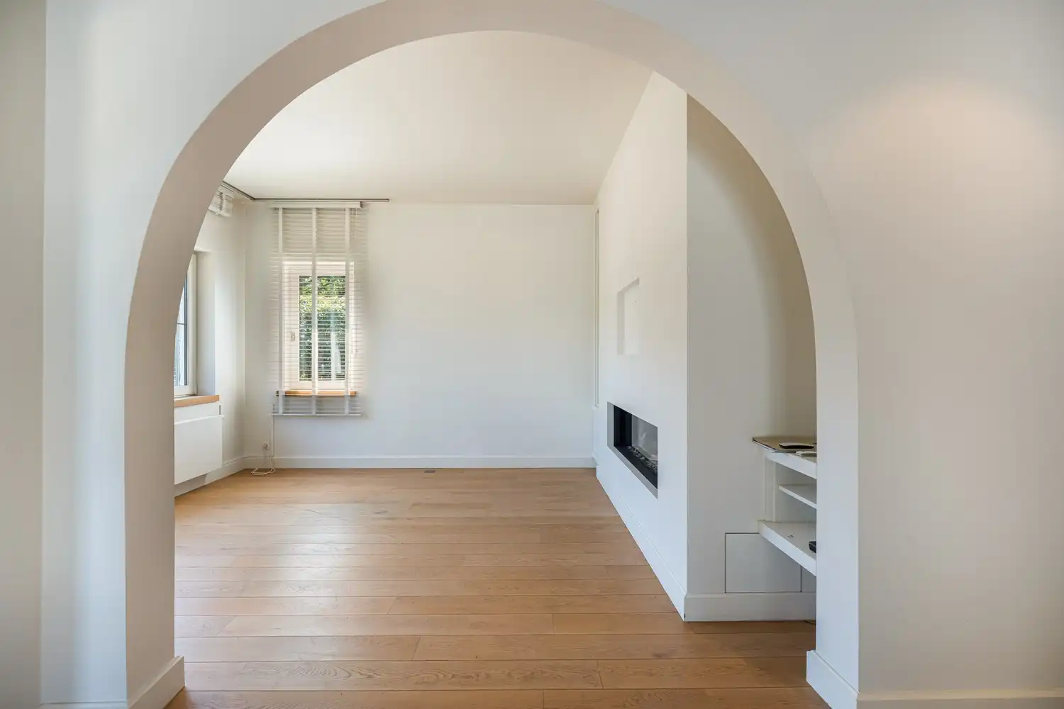 Exclusief wonen met zwembad, bijgebouw en uitzonderlijk veel ruimte foto 14