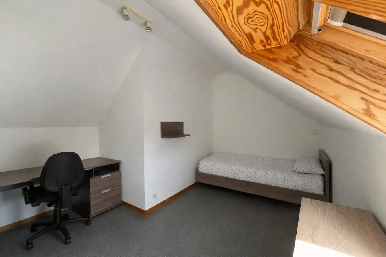 Moorslede - Lichtrijk duplex hoekappartement met terras en garage foto 9