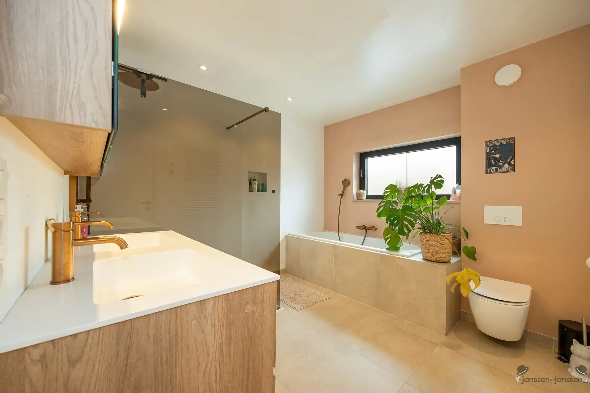 Instapklare, energiezuinige & volledig vernieuwde rijwoning foto 11