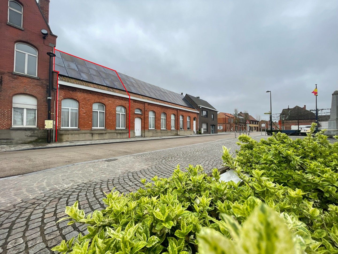 Te huur: Knusse woning met tuin in de dorpskern van Zandvoorde foto {{pictureIndex}}