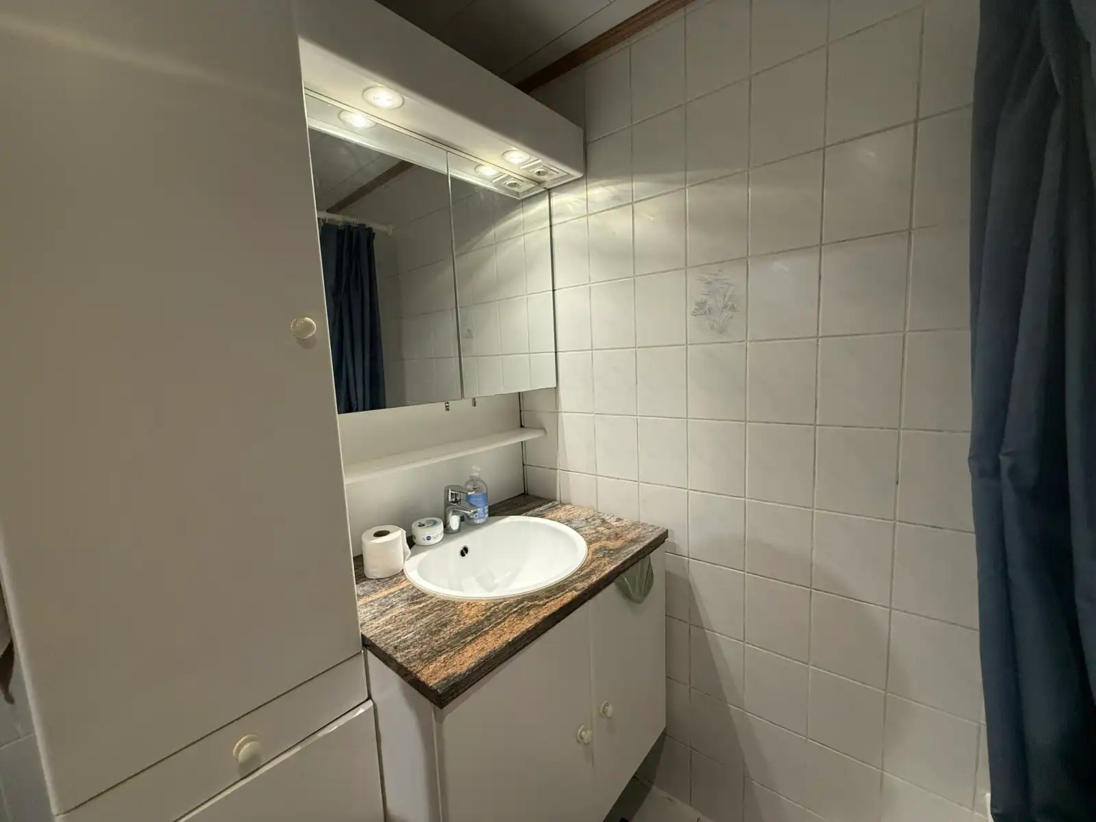 Lichtrijk appartement gelegen nabij centrum op de derde verdieping van kleinschalige bouw.  foto 11