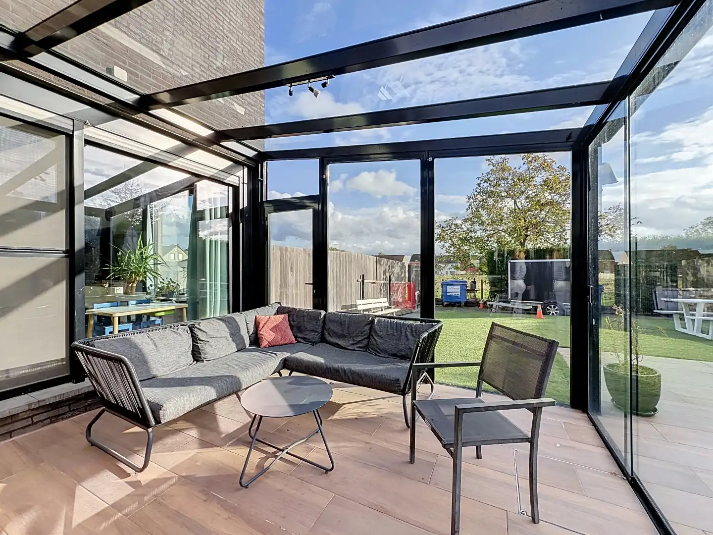 Lichtrijke woning met zwembad op rustige locatie! foto 21