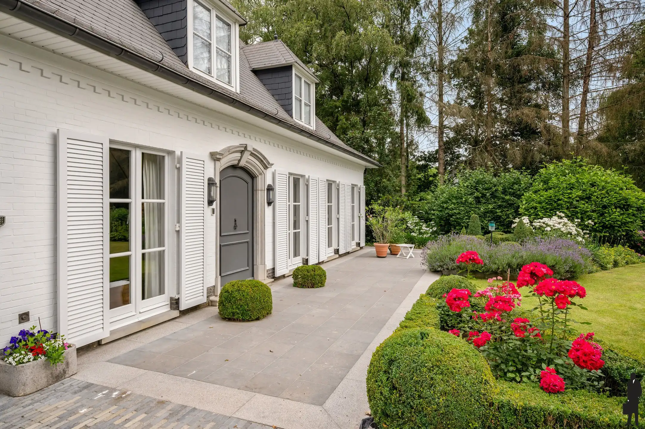 Statige villa op prachtig aangelegd perceel  met 4 slaapkamers en inpandige garage foto 40
