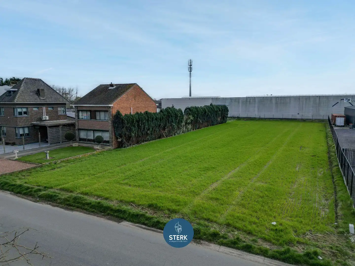 TE VERKAVELEN GRONDEN IN WOON- EN KMO-GEBIED NABIJ DE GRENS !  foto 4