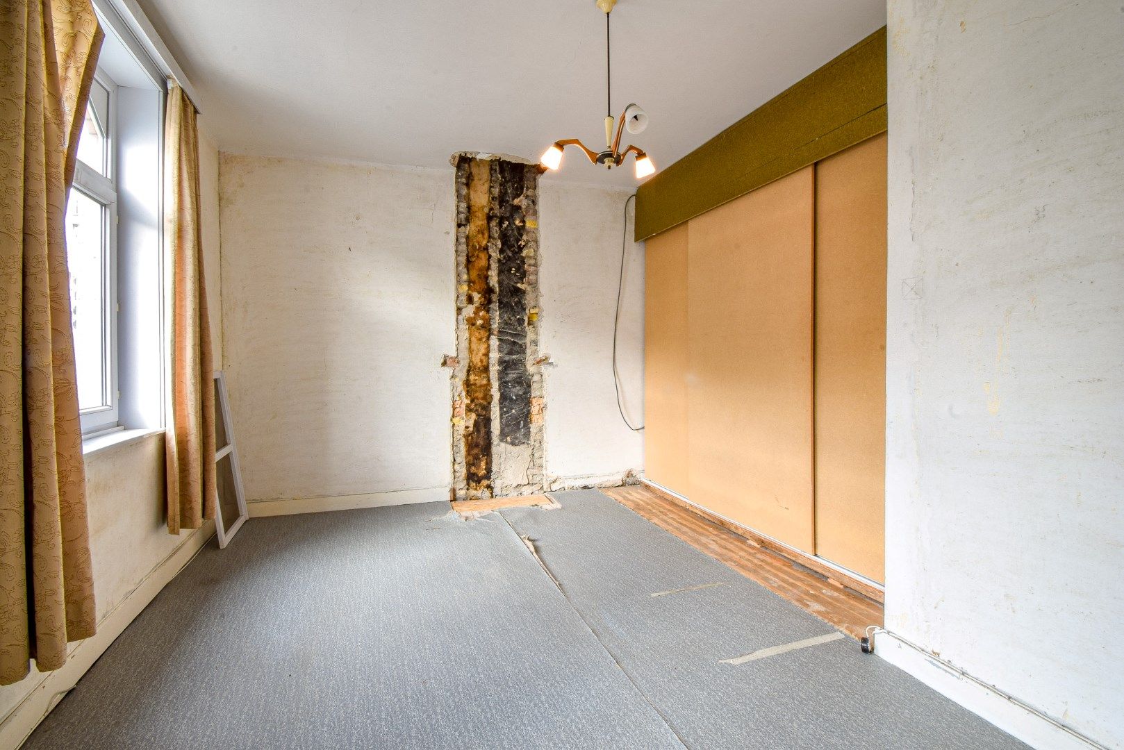 Ruime gezinswoning met 4 slaapkamers, tuin en garage – ideaal renovatieproject te Lombardsijde foto 6