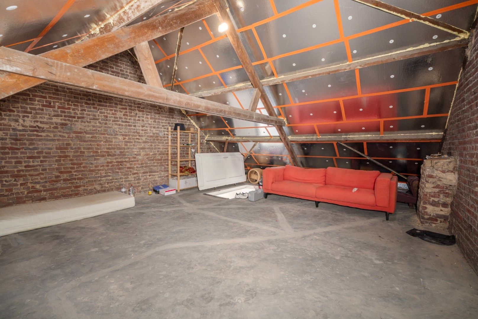 INSTAPKLARE WONING MET GARAGE EN UITWEG foto 12