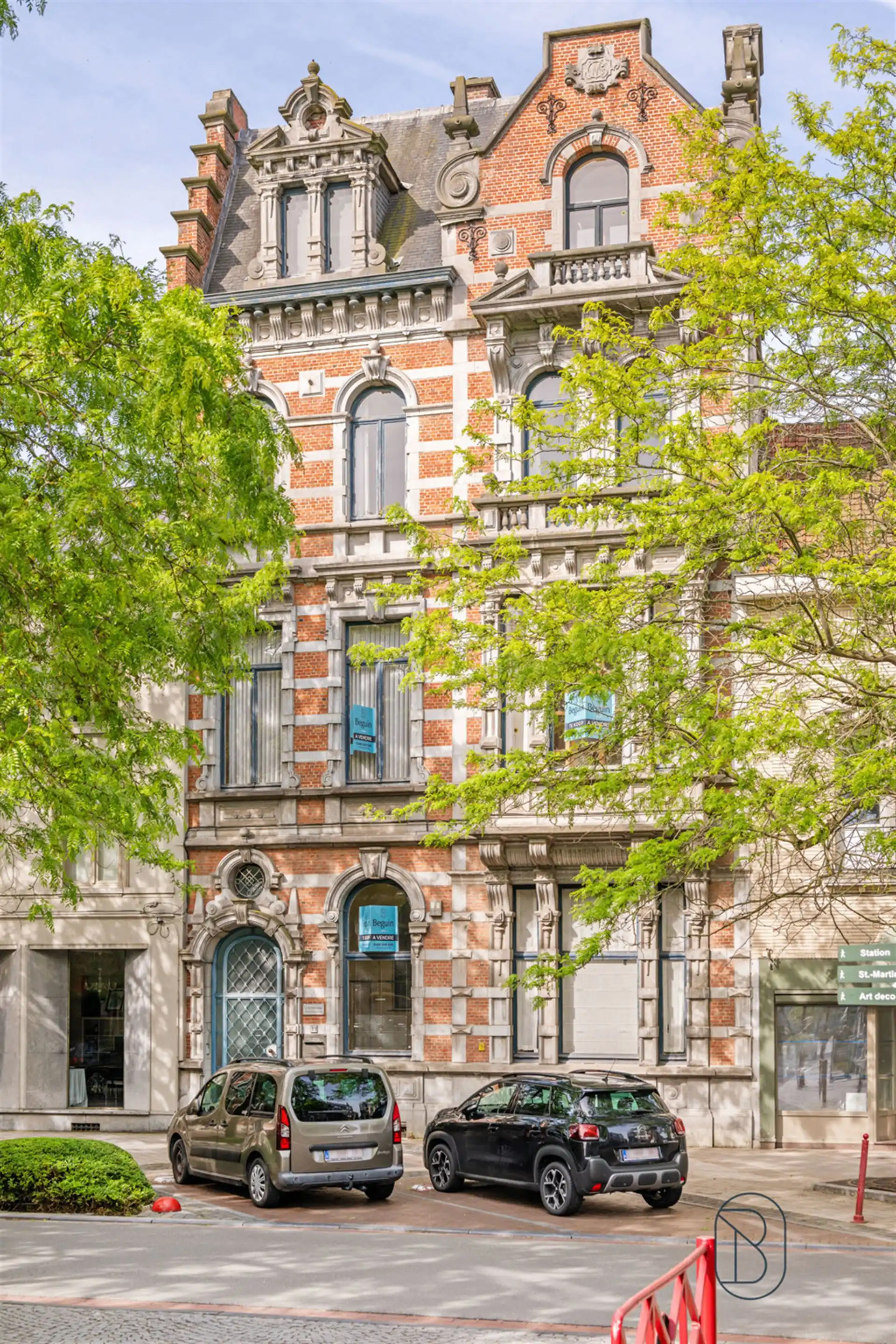 Authentieke herenwoning (6 appartementen, kantoor, parking) foto {{pictureIndex}}