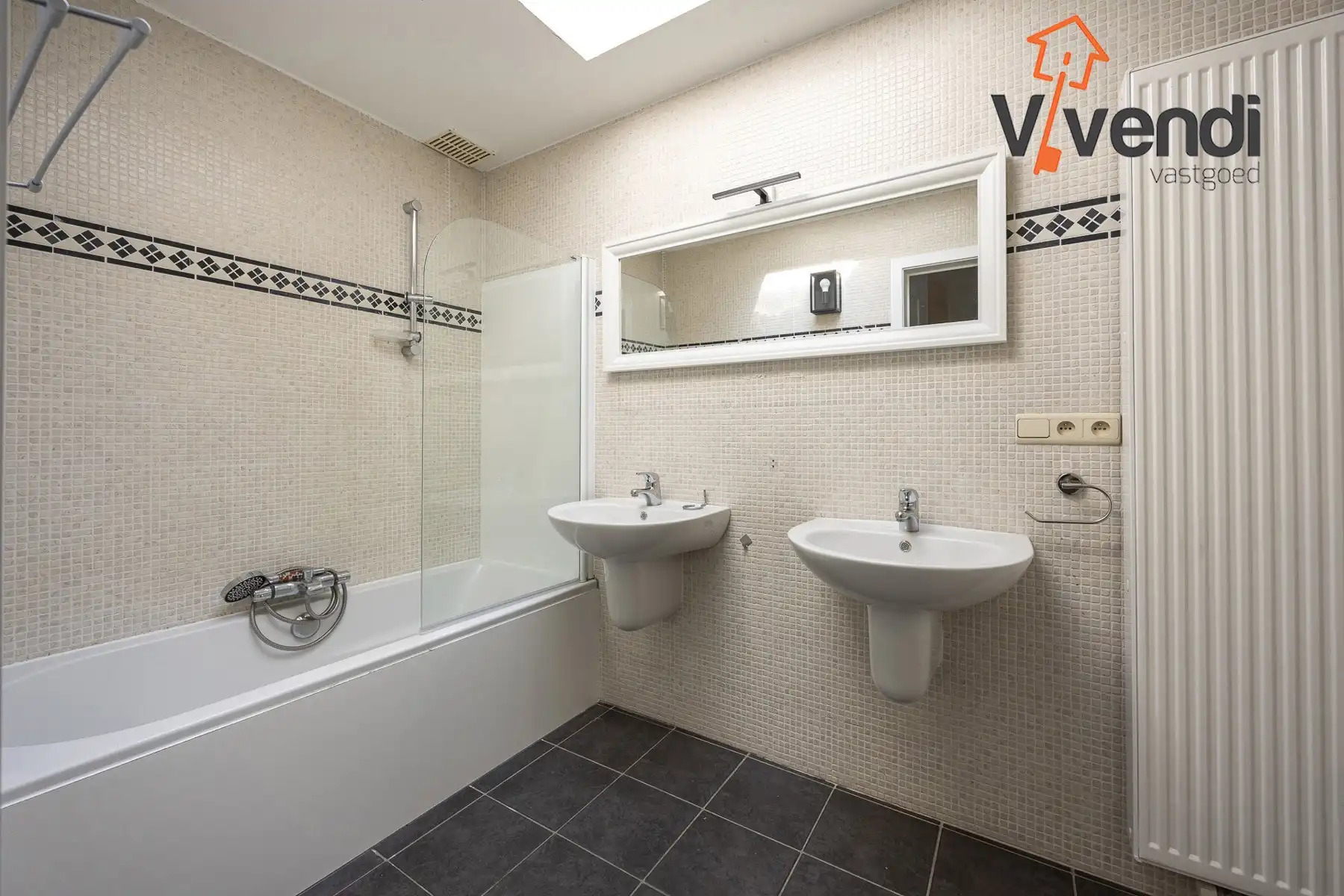 Ruime en lichtrijke duplex met 3 slpk inclusief 1 garagebox! foto 16