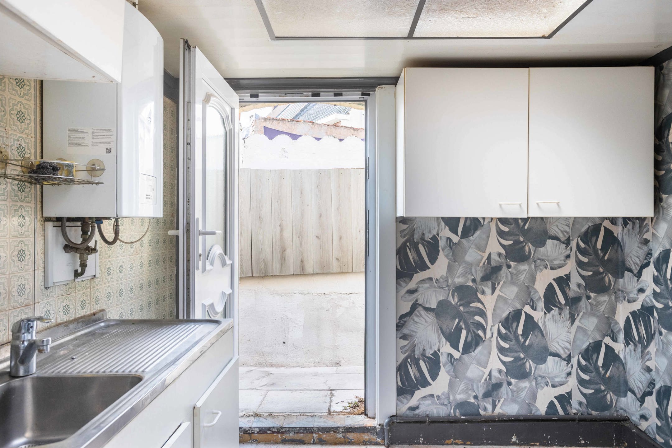 Te renoveren woning met terras op interessante locatie! foto 9