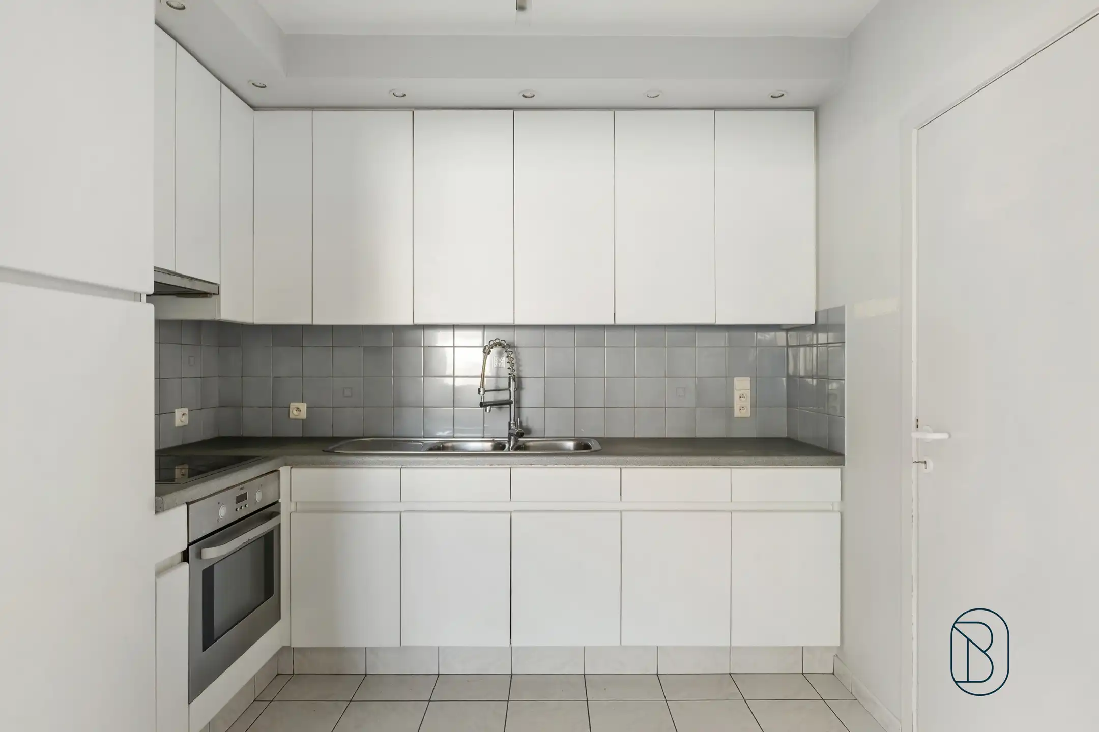 Instapklaar appartement met 2 slk en garage in Harelbeke foto 3