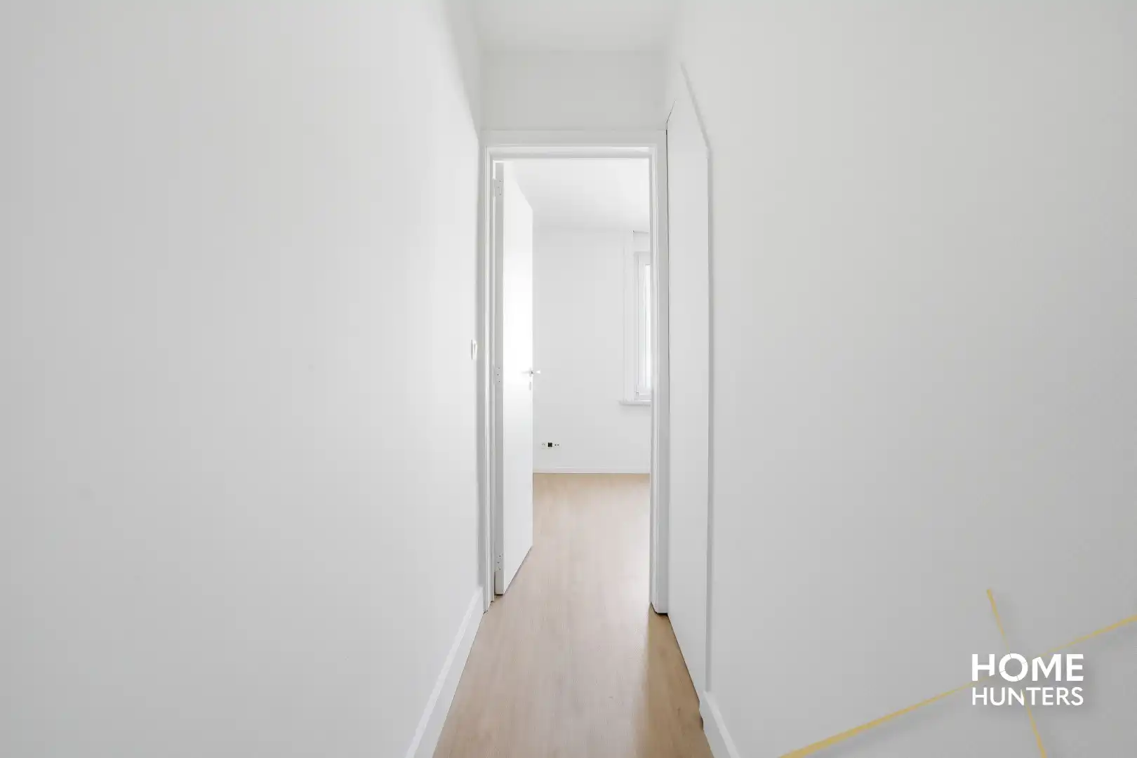 Charmante en instapklare woning met unieke stadskoer en garage foto 11