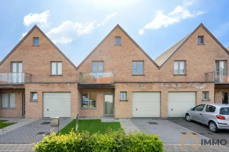 Te koop in Staden – Instapklare energiezuinige gezinswoning met garage, tuin en kelder foto {{pictureIndex}}