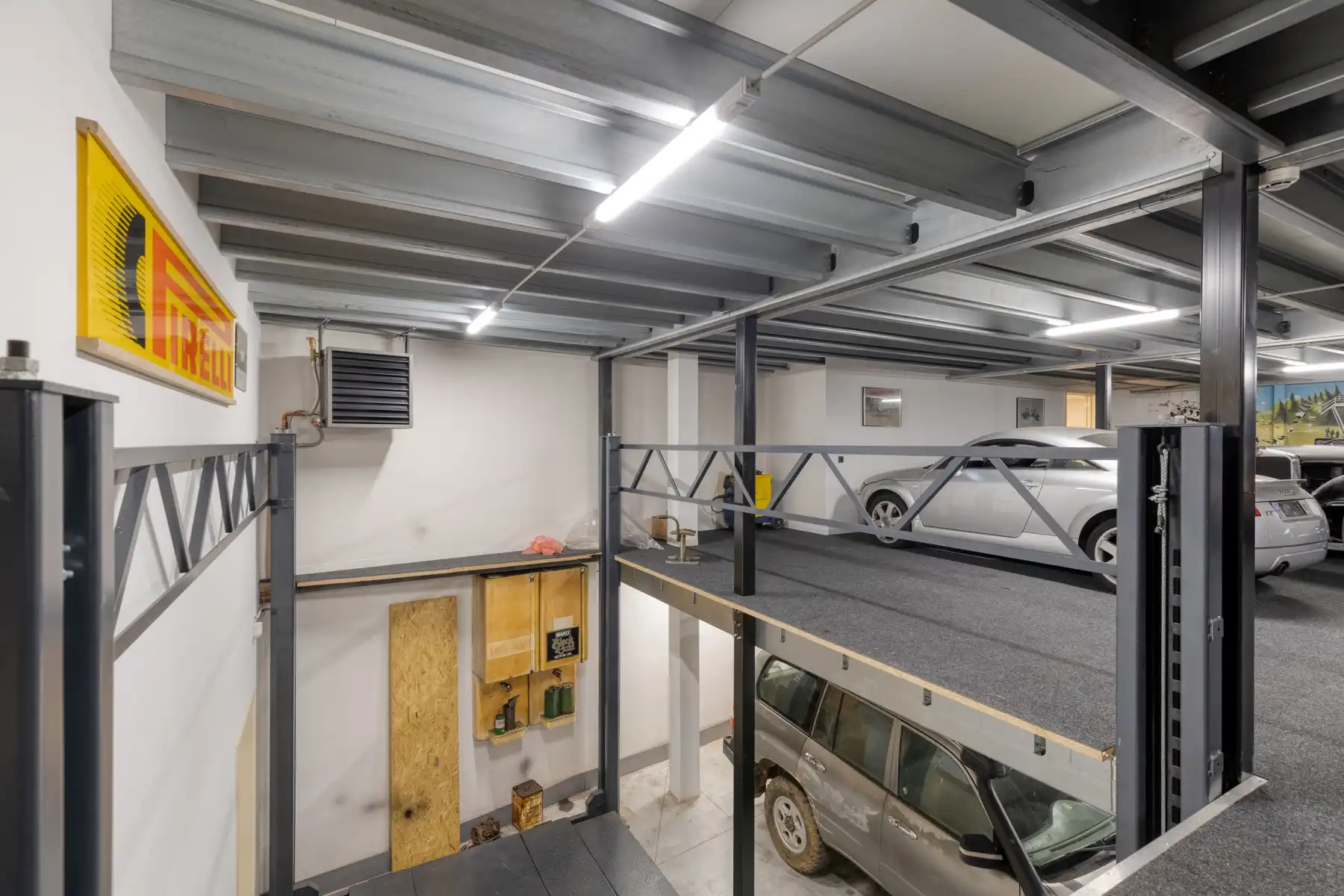 Recent vernieuwde loods met bovenliggend luxe appartement ! foto 2