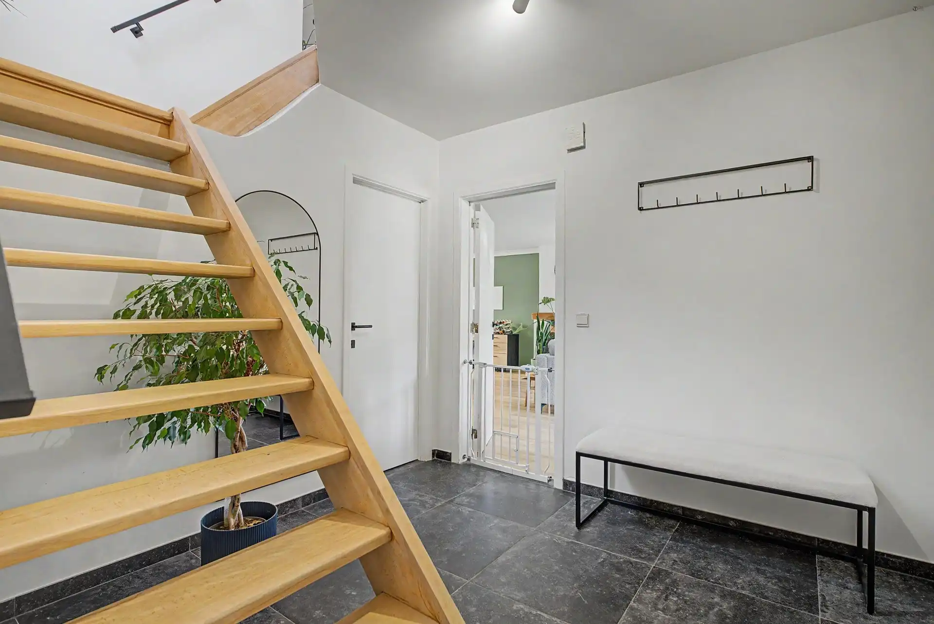 Instapklare Halfopen bebouwing in groene omgeving foto 6
