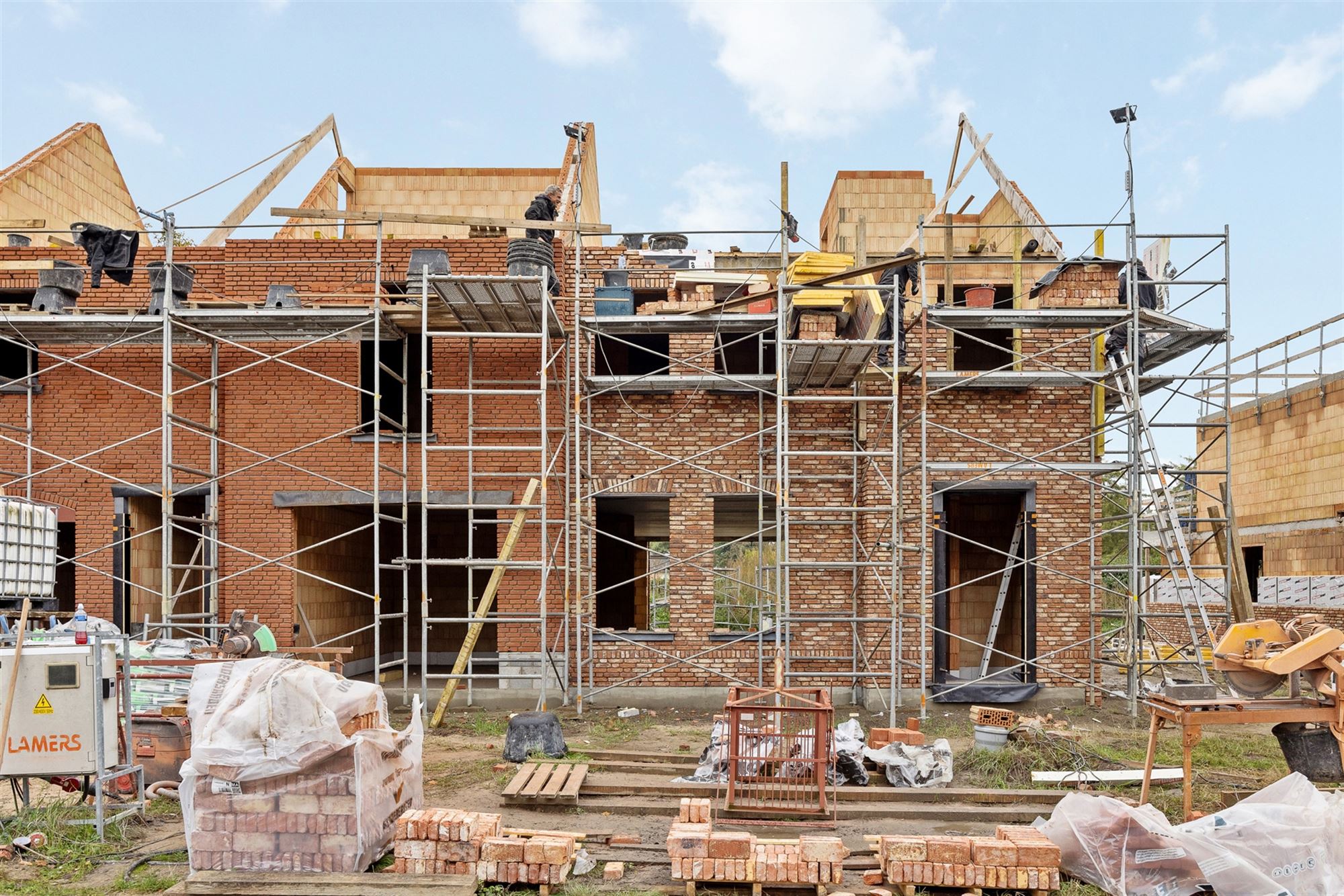 NIEUWBOUWWONING MET 3 SLAAPKAMERS UITERST CENTRAAL DOCH RUSTIG GELEGEN TE ZONHOVEN foto 2
