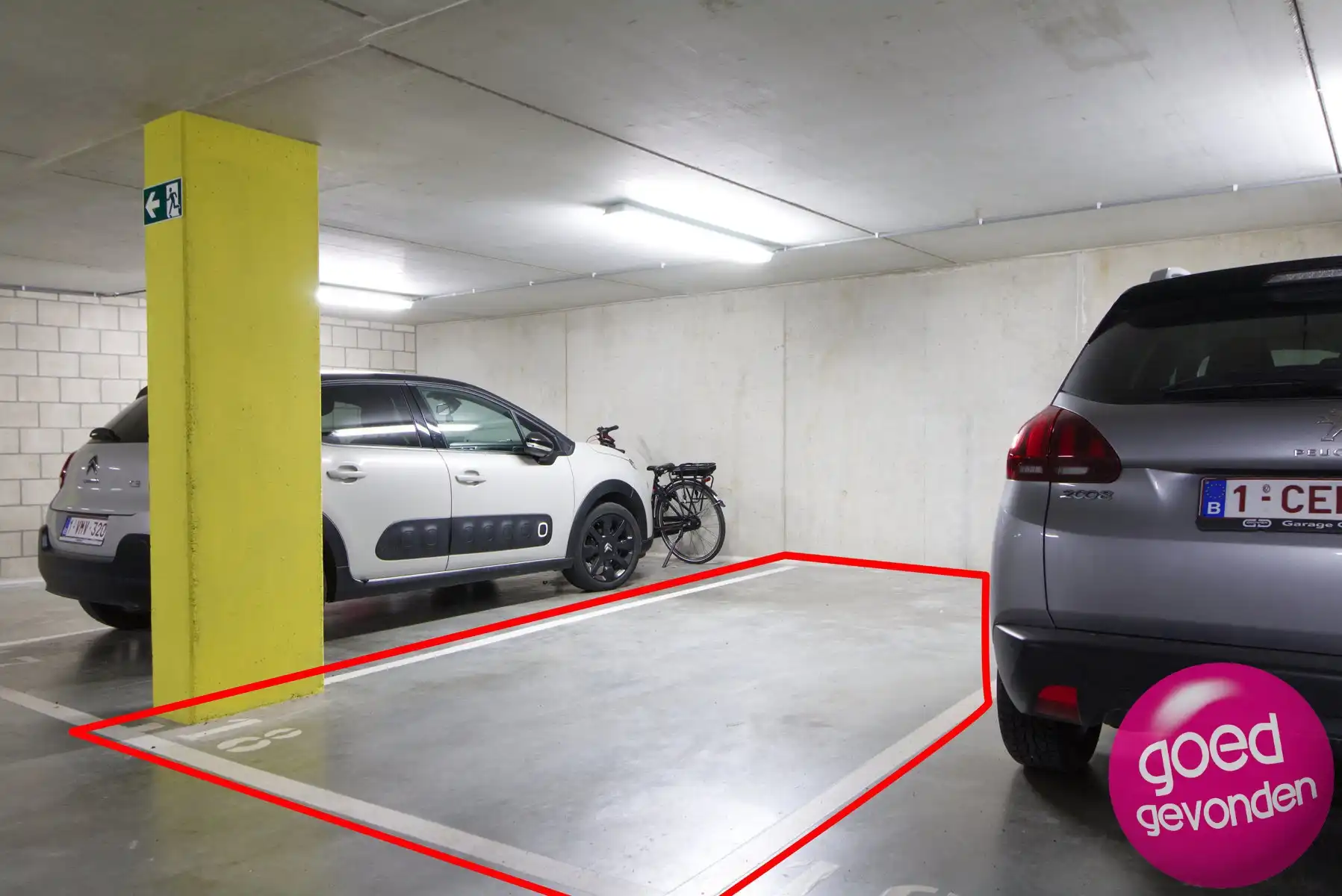 ONDERGRONDSE PARKEERPLAATS - CENTRUM - VEILIG - AUTOLIFT foto 4