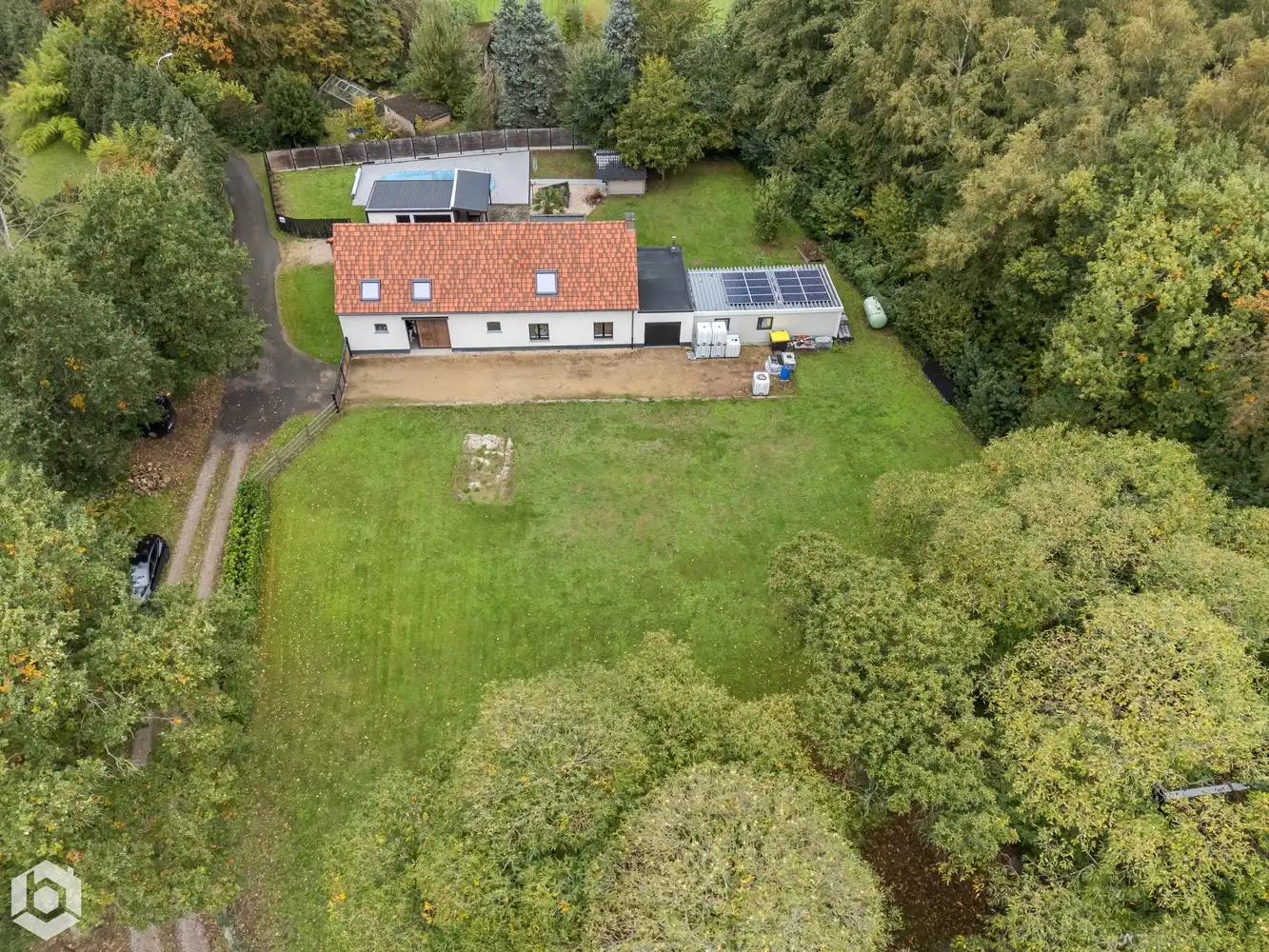 Prachtige gerenoveerde ruime woning in een groen kader foto 24