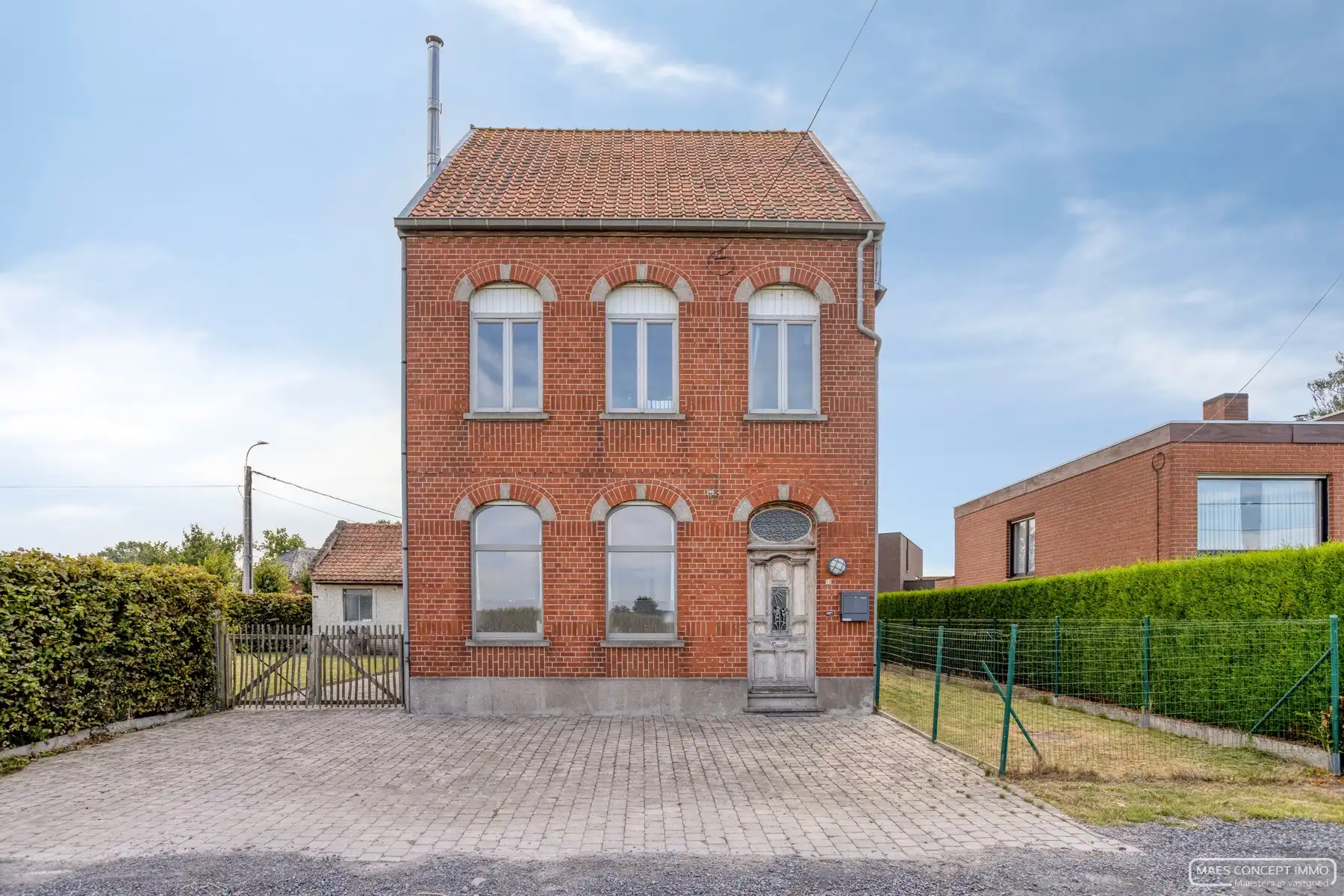 Karaktervol herenhuis te koop in Waregem met bijgebouw op 750 m² foto 2