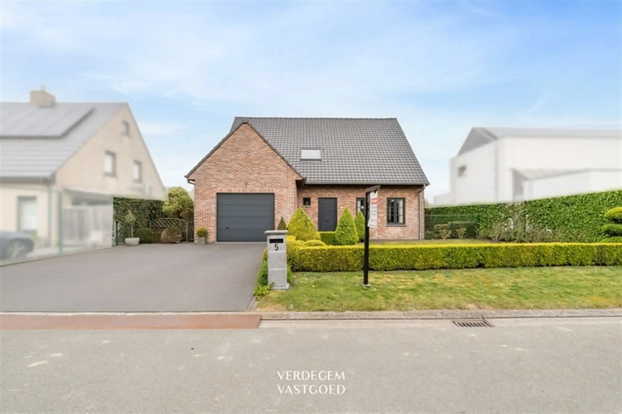 Knappe woning met 3 slaapkamers in doodlopende straat foto {{pictureIndex}}