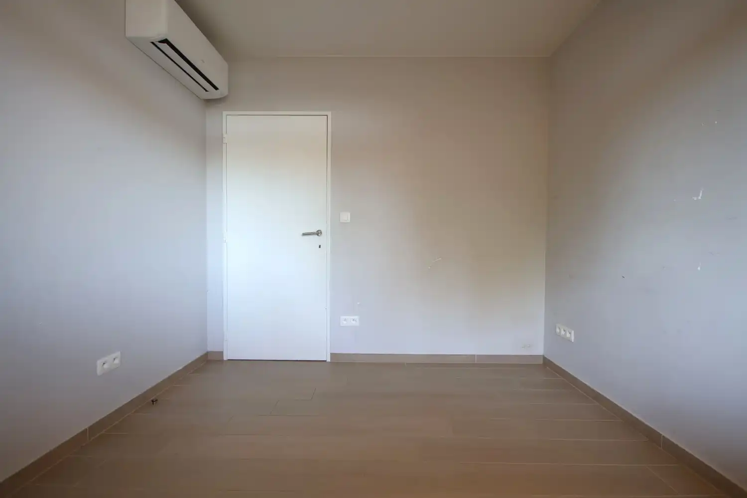 Ruim lichtrijk appartement met 3 slaapkamers en 2 terrassen foto 20