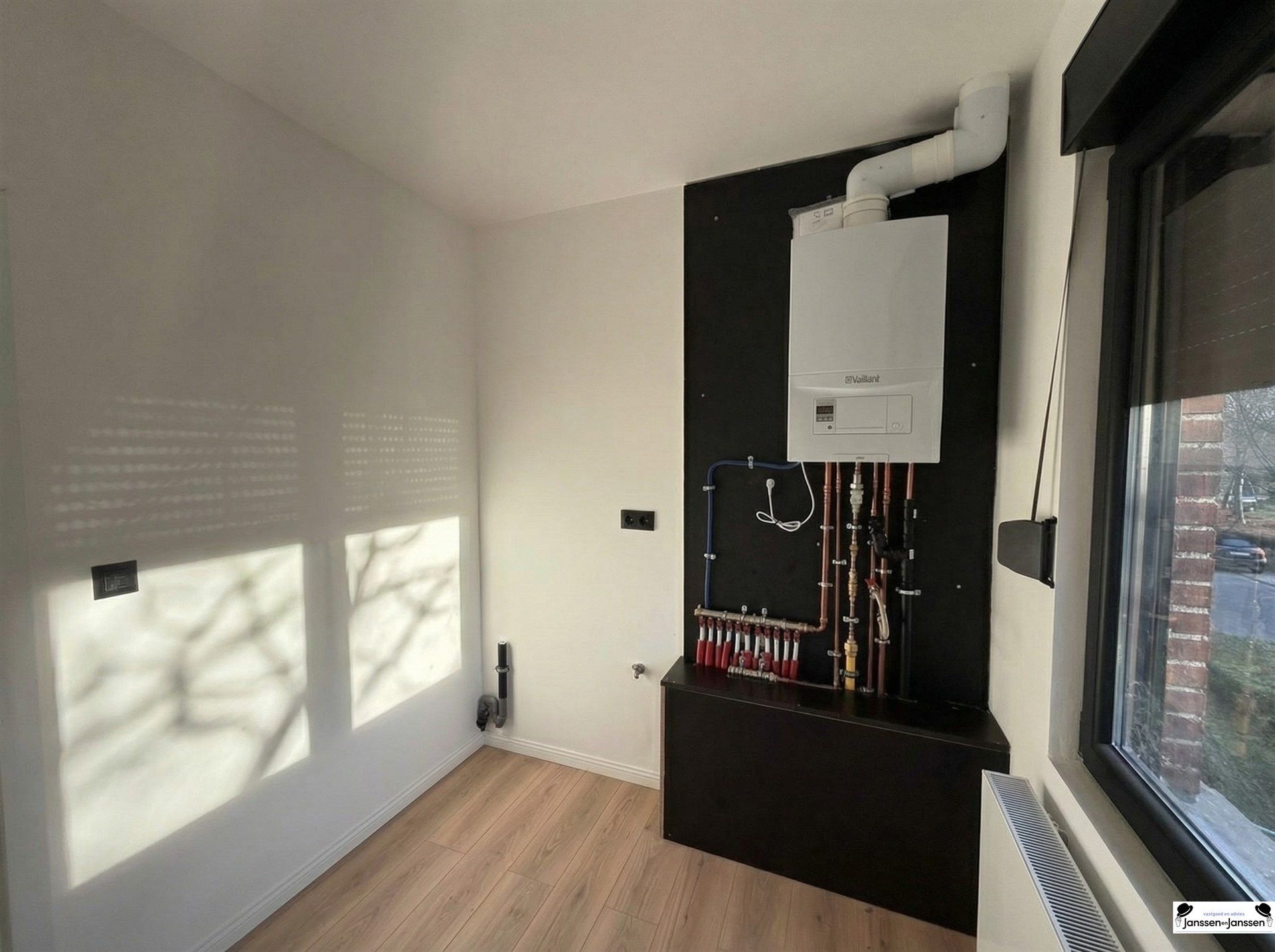 Instapklare woning met 4 slaapkamers, 2 badkamers, rustig gelegen foto 9