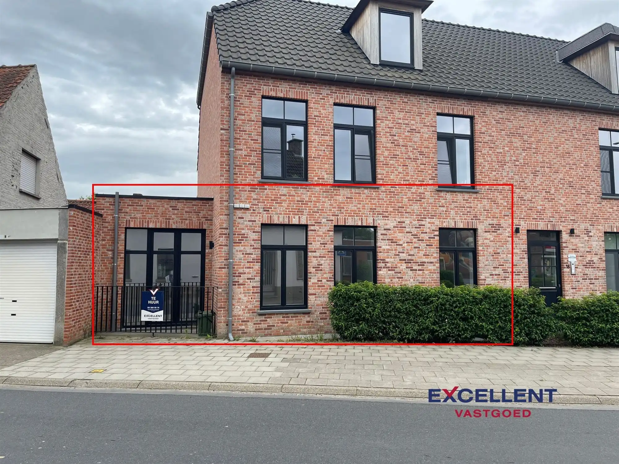 Nieuwbouw appartement met 1 slaapkamer en garage te huur in Vinkt (Deinze)! foto {{pictureIndex}}