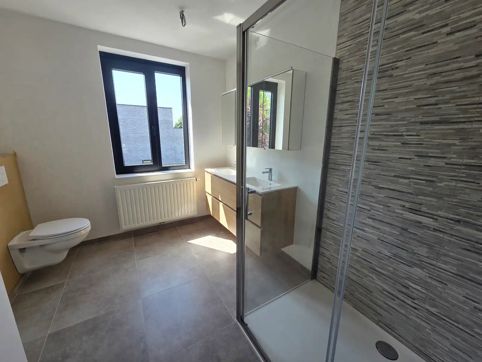 Nieuwbouwwoning met 4 slaapkamers! foto 12