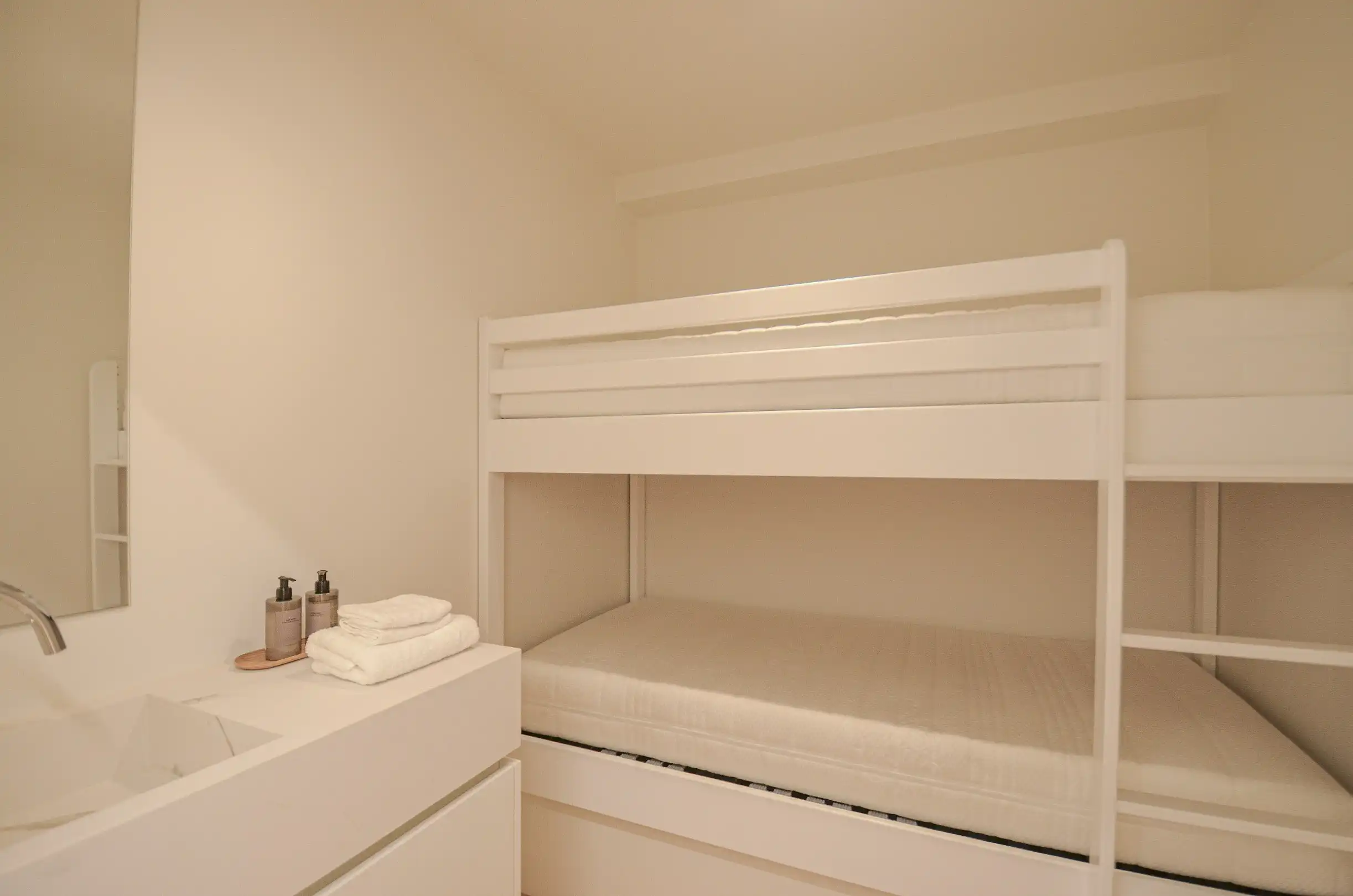 Subliem gerenoveerd appartement met frontaal zeezicht en een tijdloze, uiterst verfijnde afwerking. foto 16