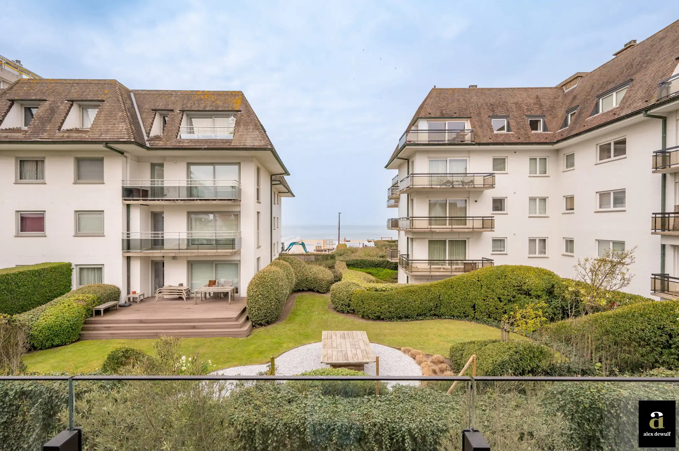 Uitstekend gelegen en stijlvol gerenoveerd appartement met goed zeezicht in villaresidentie [Kustlaan - Knokke Zoute]. foto 19