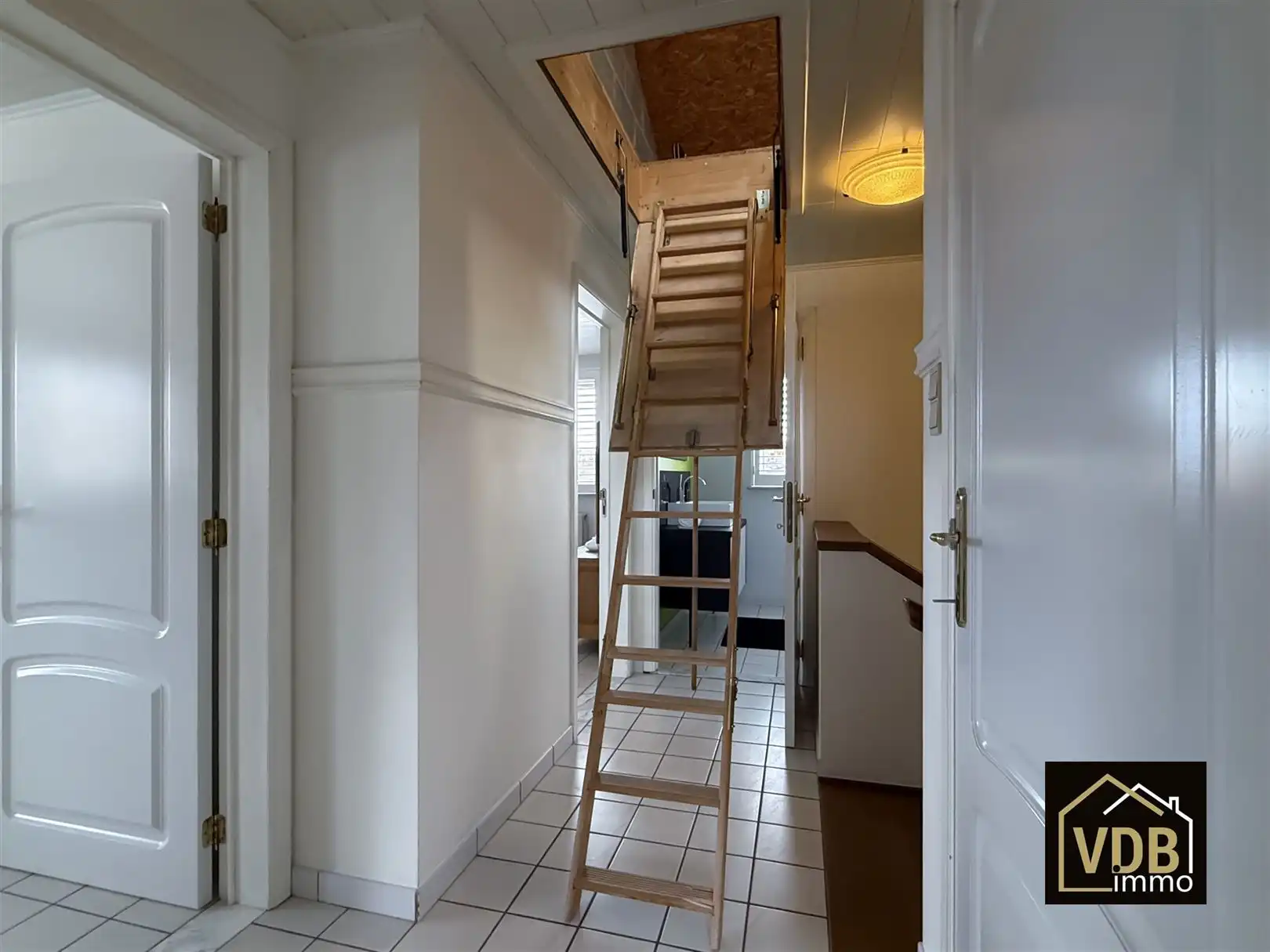 Instapklare halfopen bebouwing met 3 slaapkamers foto 74