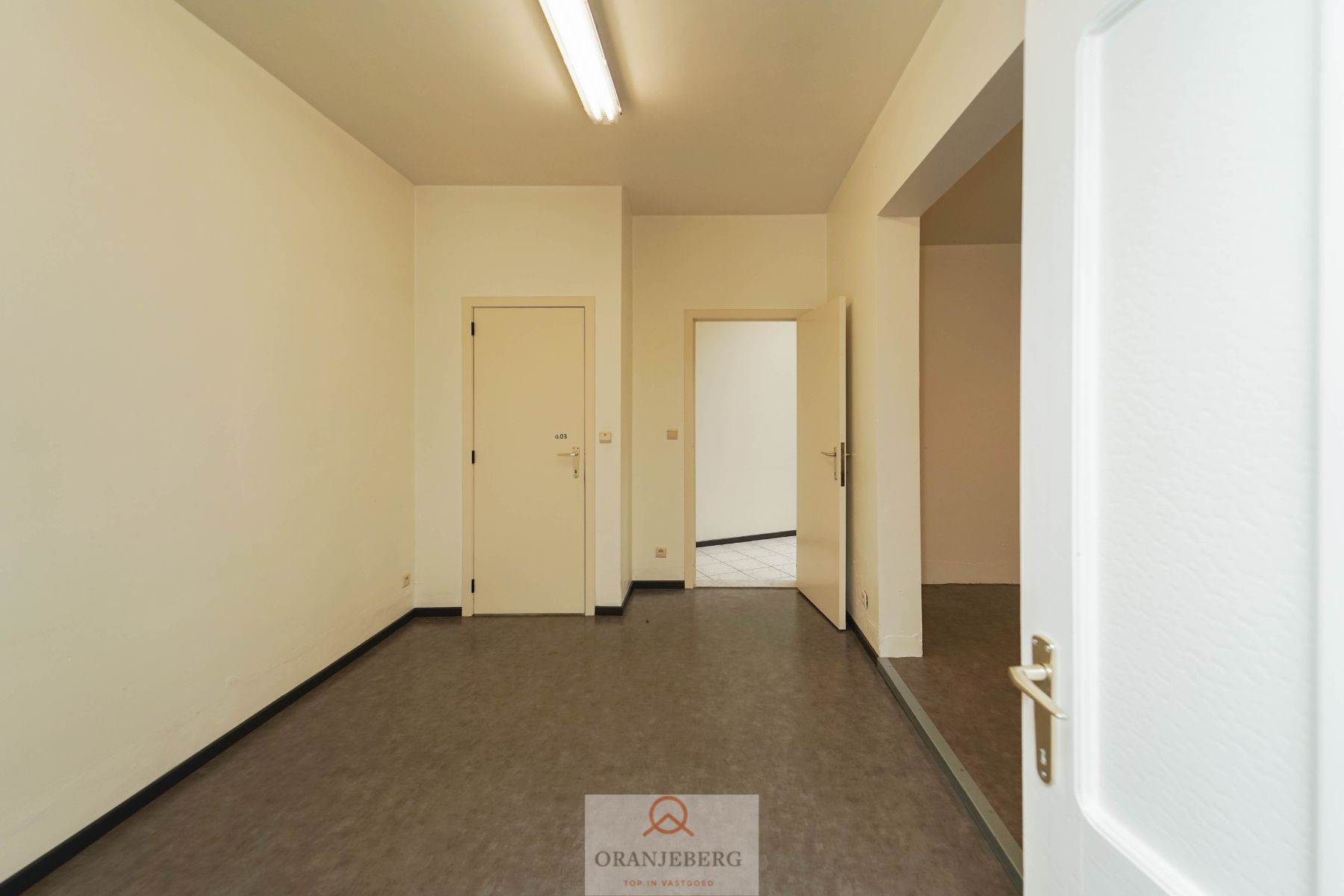 Handelspand (103 m²) met grote visibiliteit centrum Zwijnaarde! foto 13