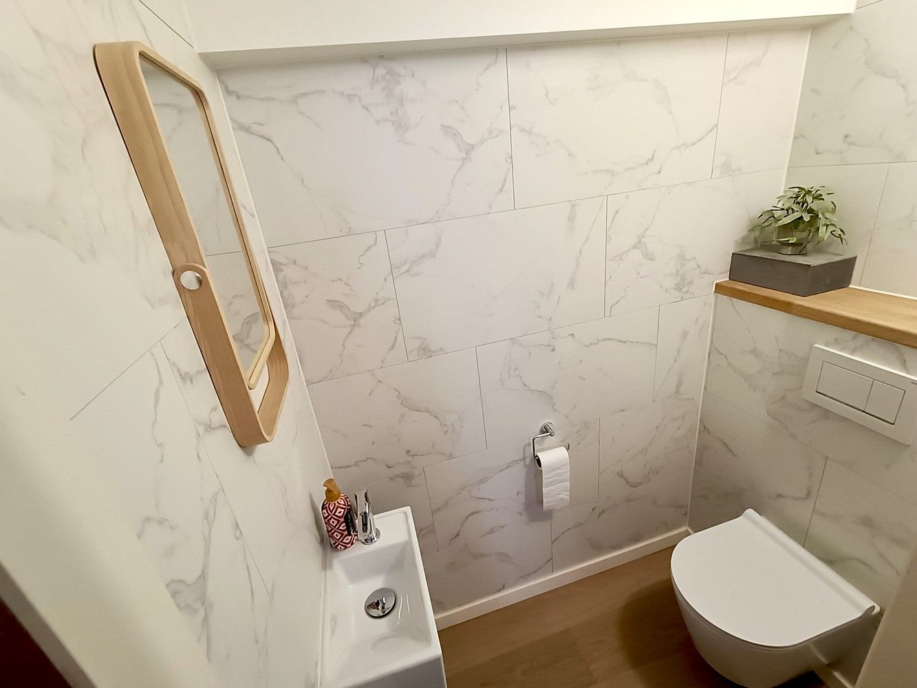 Vooraan Assebroek, vlakbij het Station TOTAAL RECENT GERENOVEERD RUIM ENERGIEZUINIG BURGERSHUIS met 5 SLAAPKAMERS en ZUID-gerichte TUIN foto 14