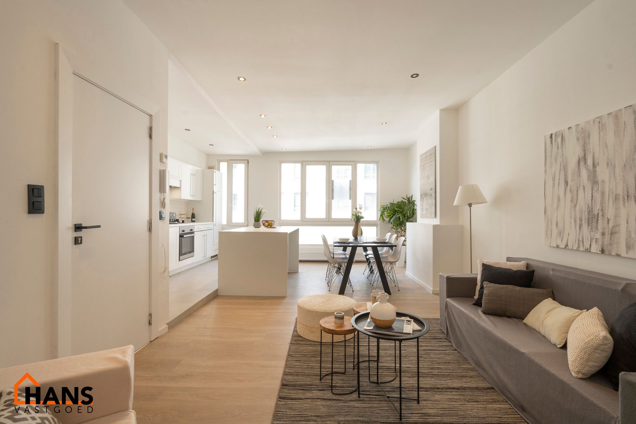 Gerenoveerd appartement foto {{pictureIndex}}