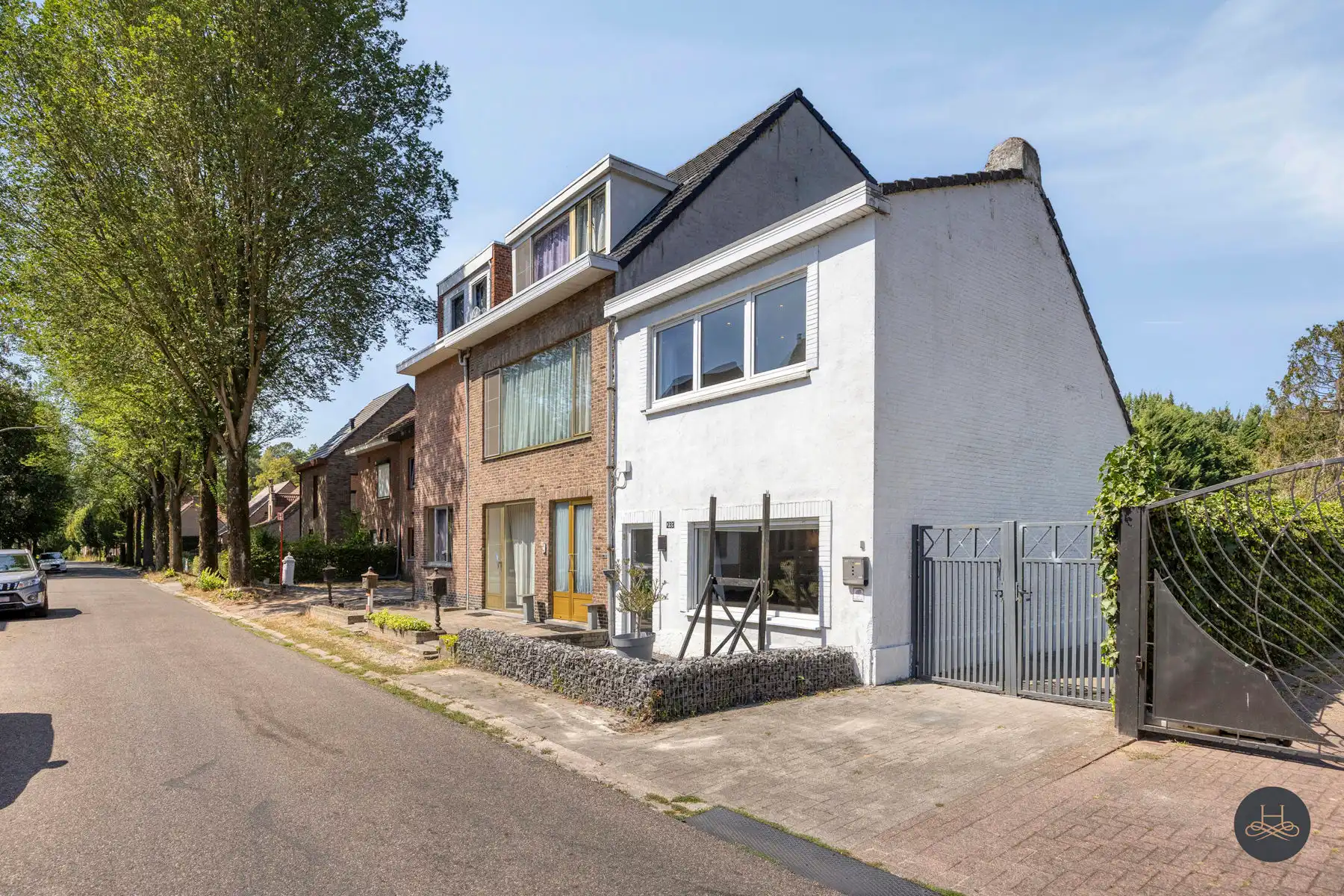 Hoofdfoto van de publicatie: Veelzijdige halfopen bebouwing met woonstudio in de tuin