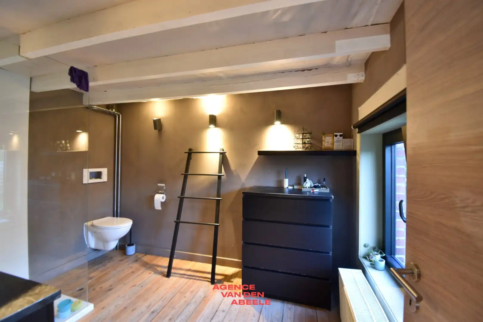 Charmante half-open bebouwing met 4 slaapkamers en tuin foto 15