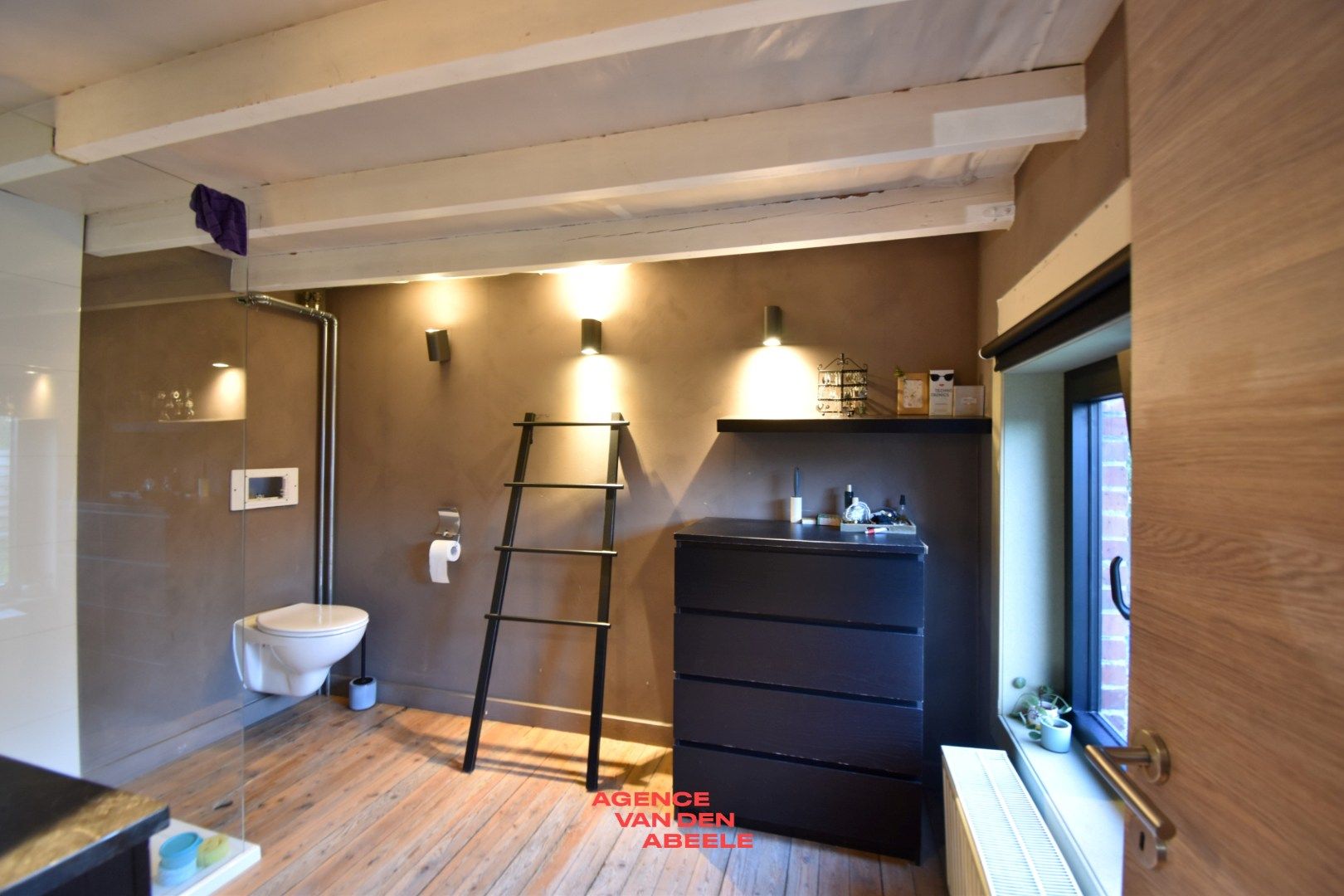 Charmante half-open bebouwing met 4 slaapkamers en tuin foto 15