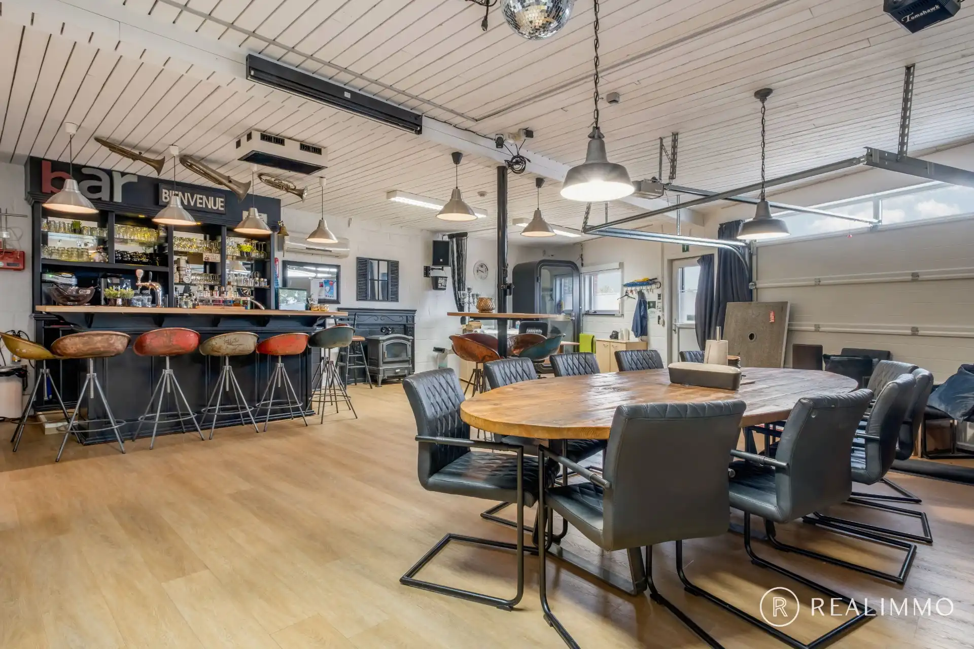 Ruime en veelzijdige handelsruimte met sterke zichtbaarheid in regio Waregem foto 13