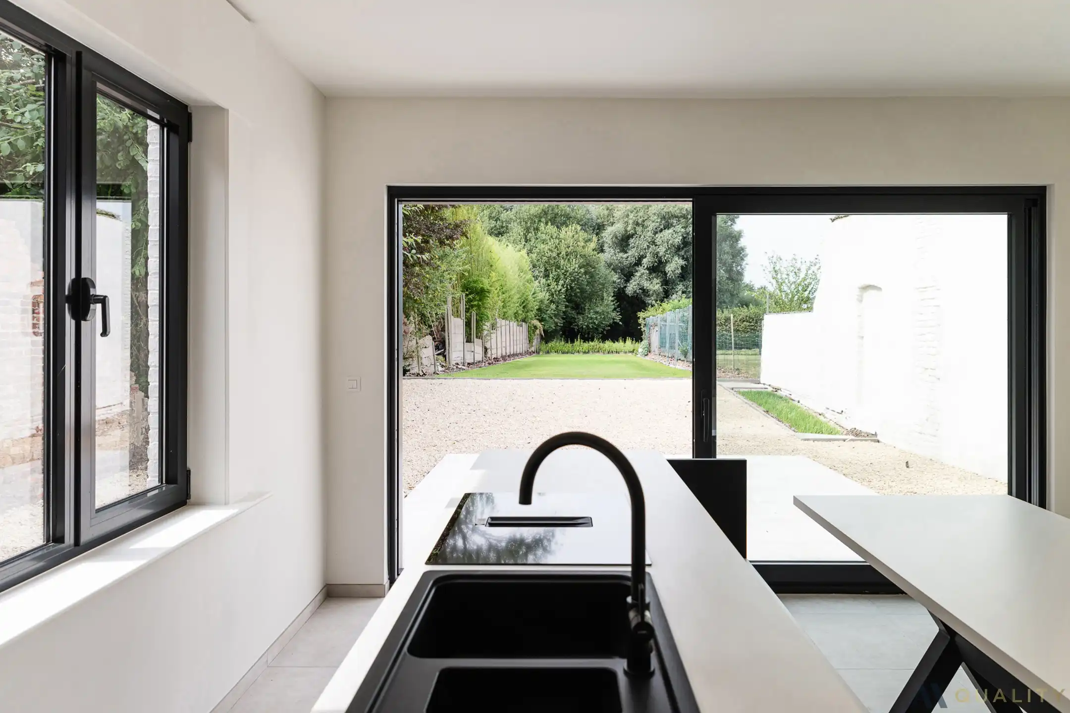 Totaal gerenoveerde burgerwoning met garage, 4 slaapkamers en zonnige Zuidwest-tuin in Peizegem (Merchtem) foto 9