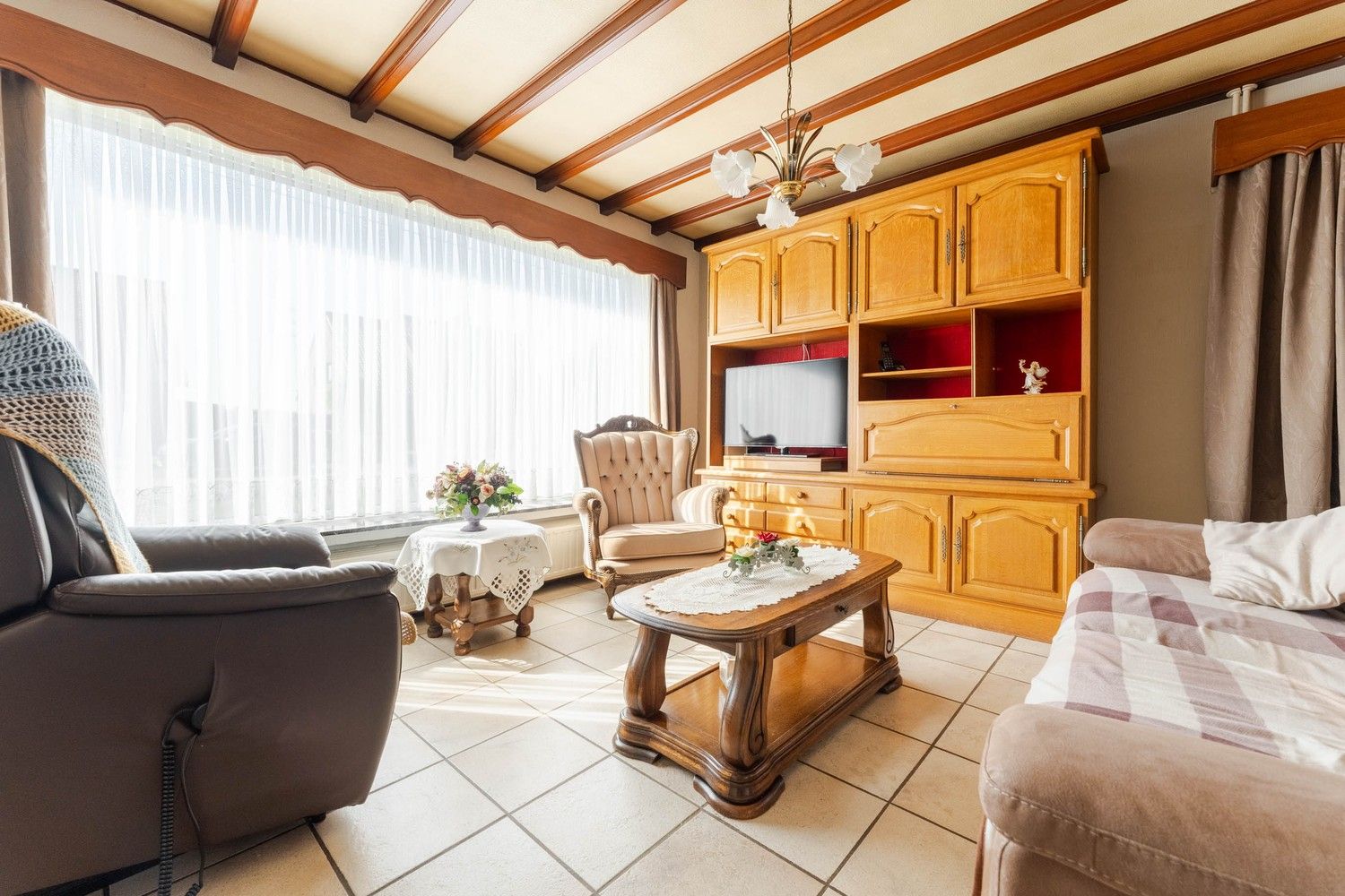 Landelijk gelegen vrijstaande woning op 12a 38ca nabij de Nederlandse grens! foto 5