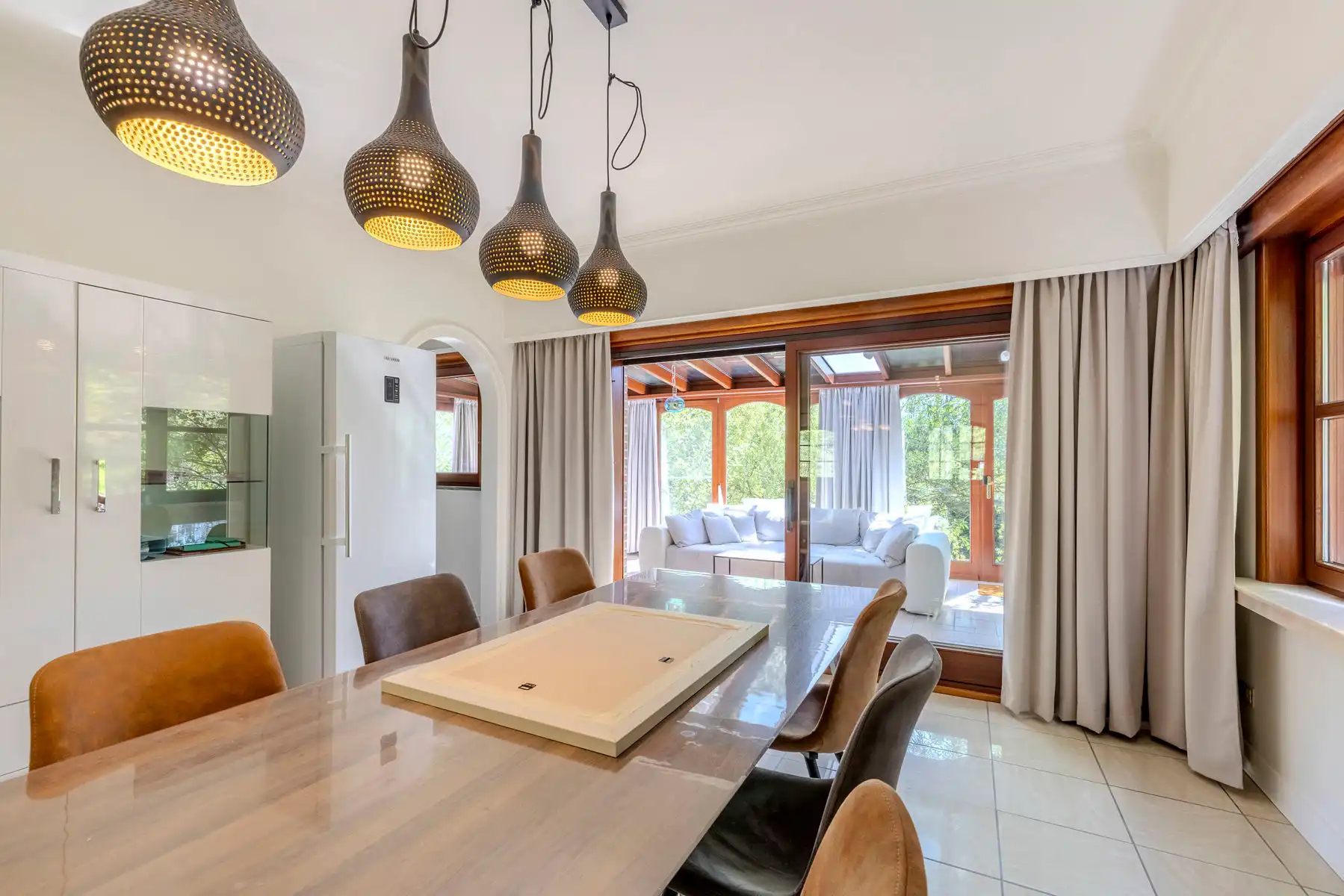 Ruim landhuis op ca. 3010 m² grond met ca. 736 m² bew.opp. foto 5