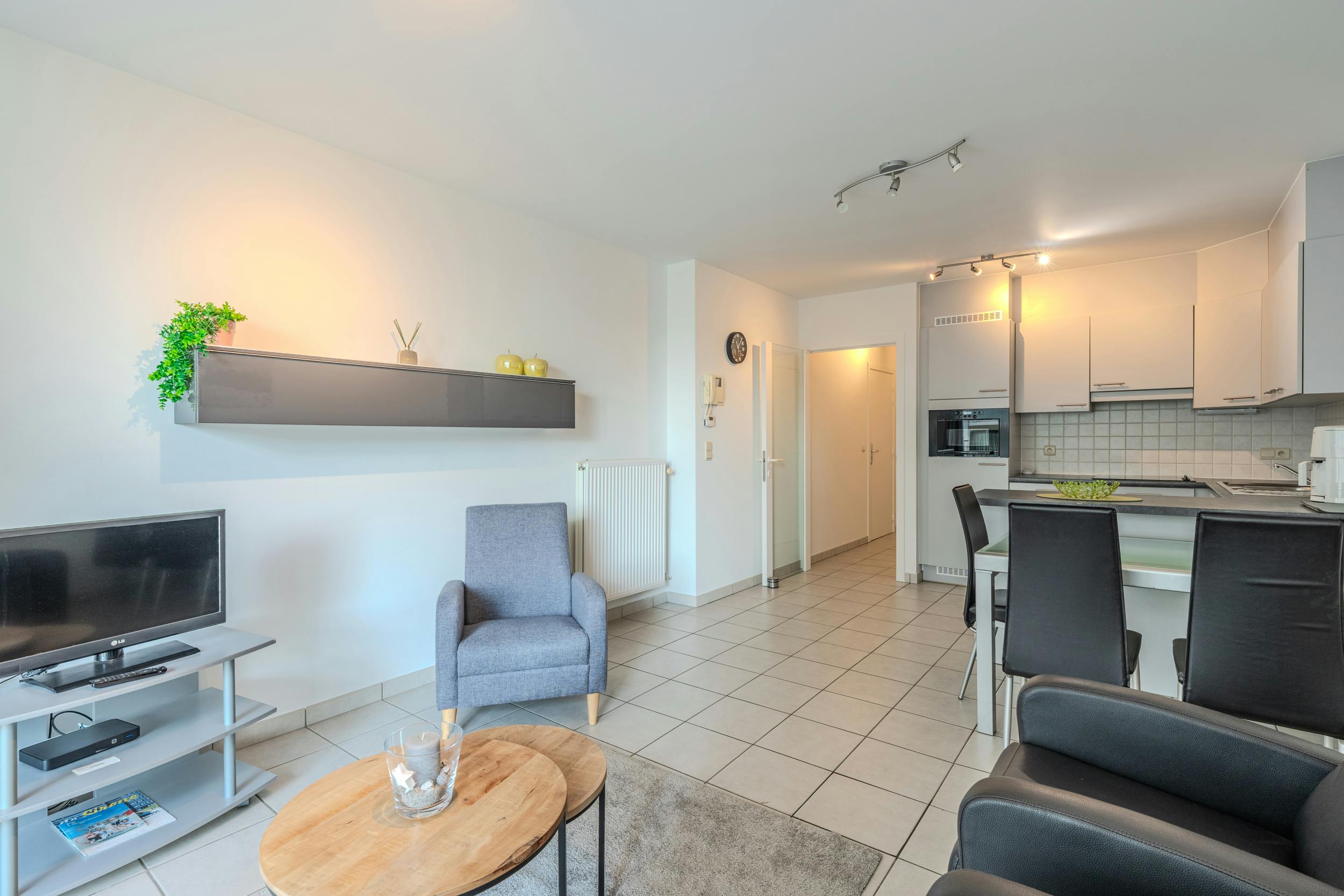 Instapklaar appartement met twee slaapkamers te centrum Middelkerke! foto 11