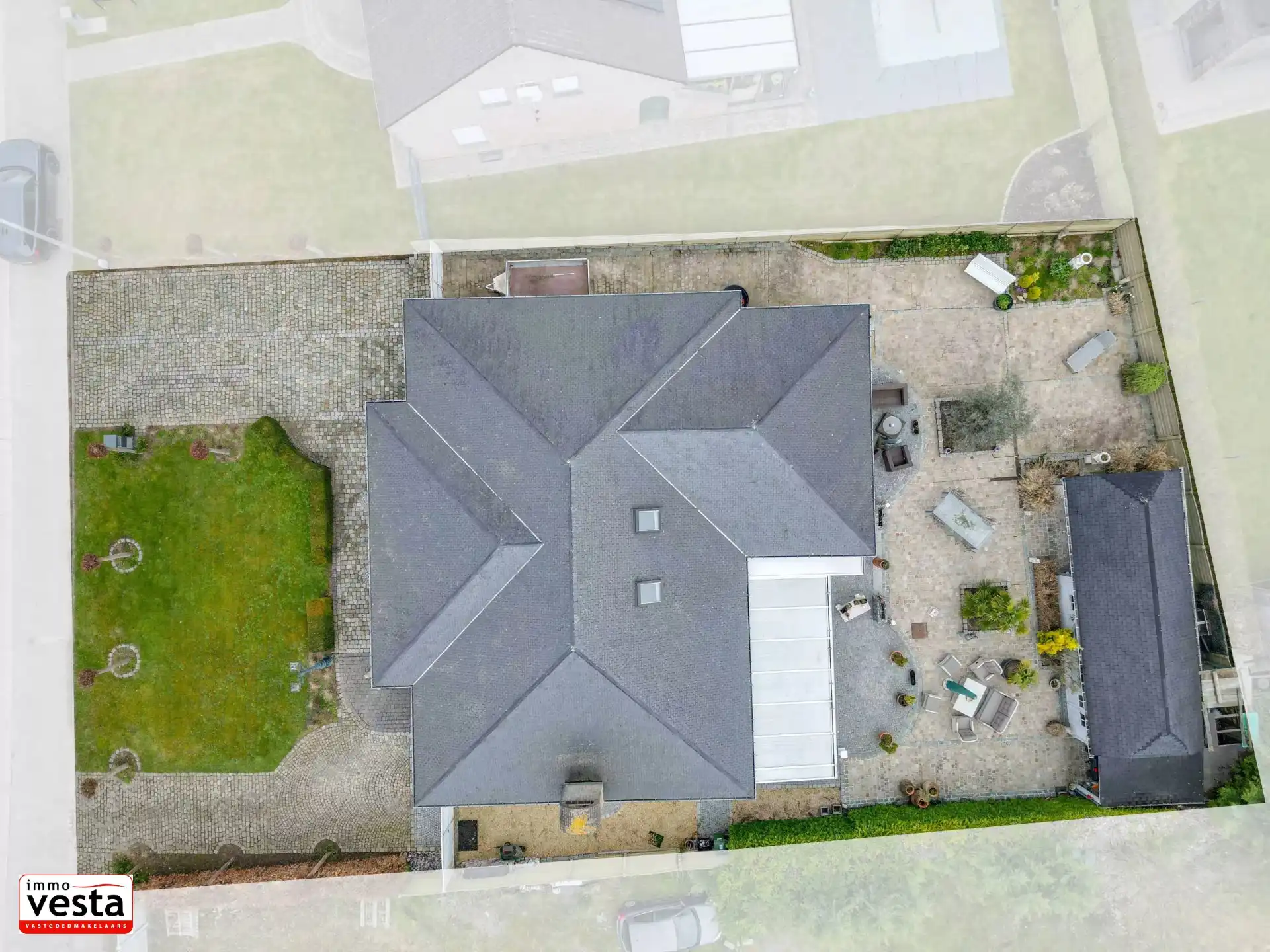 Ruime villa op een goede locatie foto 3