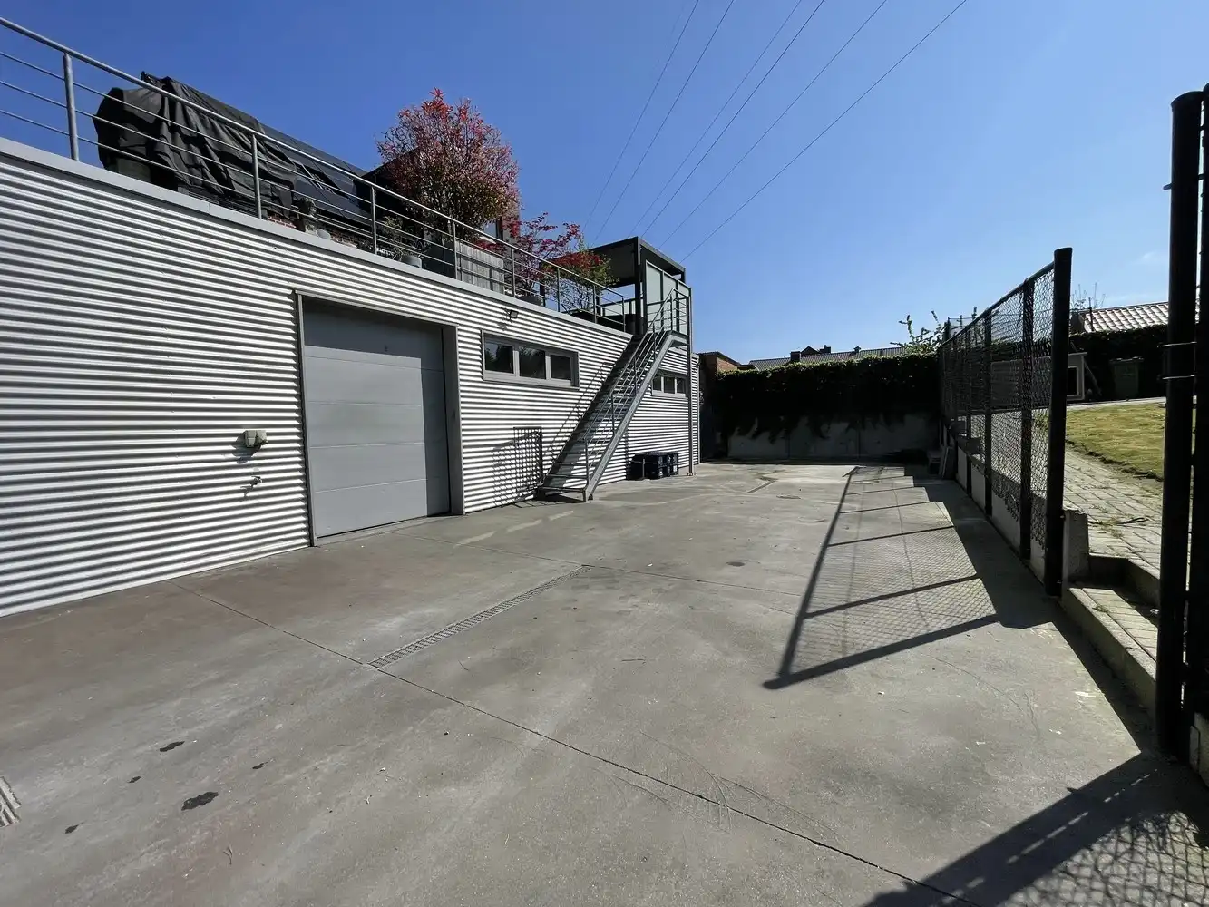 Halfopen bebouwing bestaande uit polyvalent gelijkvloers met woonst foto 6