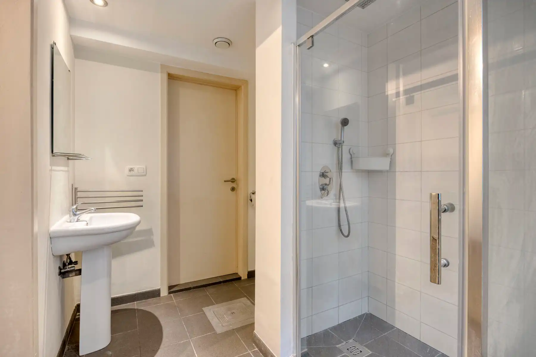 Prachtig gerenoveerde herenwoning met 5 slaapkamers foto 28