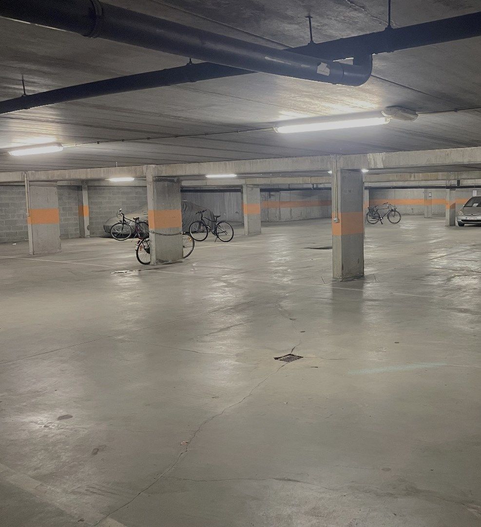 Lichtrijk appartement met 2 slaapkamers en ondergrondse parkeerplaats. foto 11