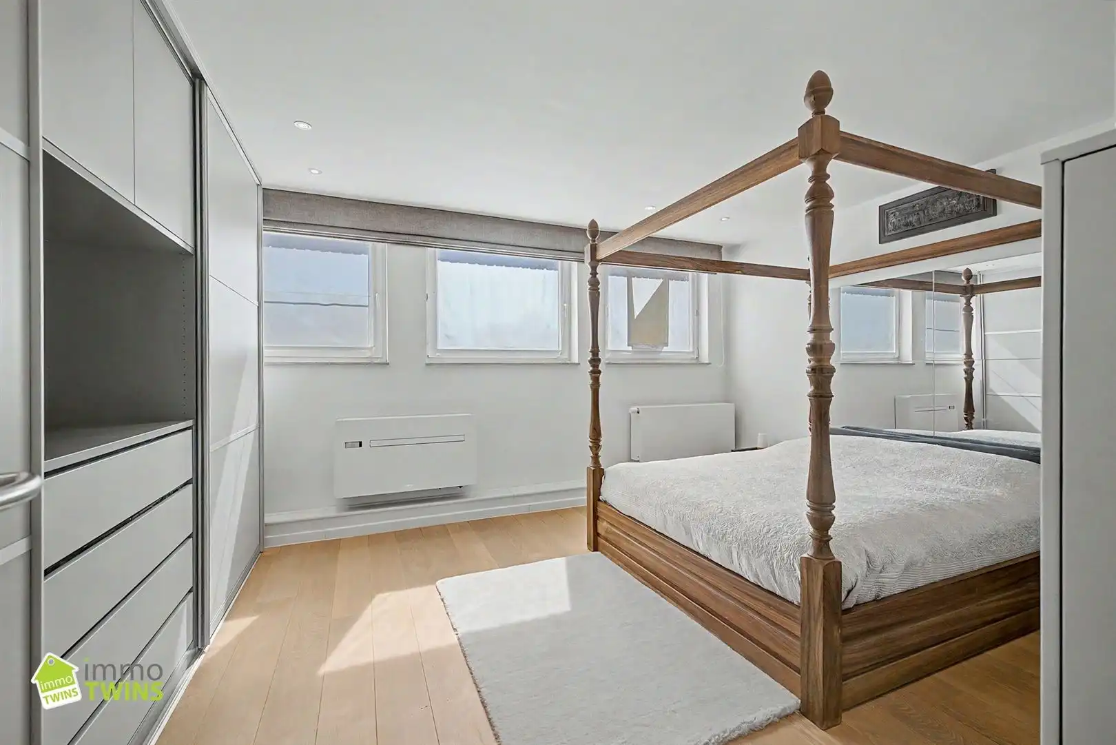 Prachtige instapklare woning met zeer ruime inpandige garage, aangelegde tuin met terras te Waasmunster foto 15