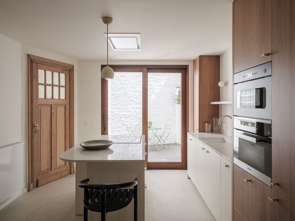 Karaktervolle, gerenoveerde interbellumwoning met 4 slaapkamers en buitenruimte op wandelafstand van station Gent-Sint-Pieters. foto 7