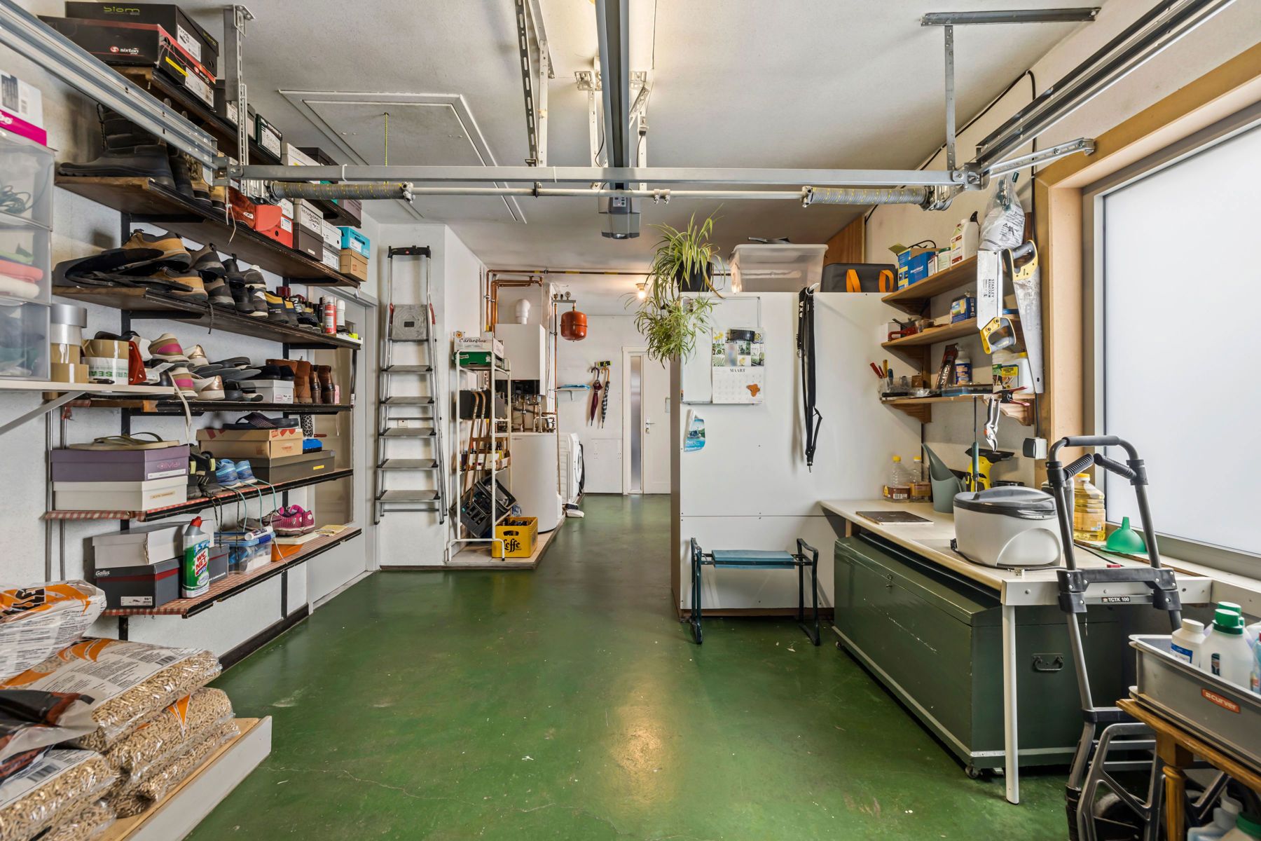 Instapklare bungalow met prachtige tuin, 4 slpks en garage foto 23