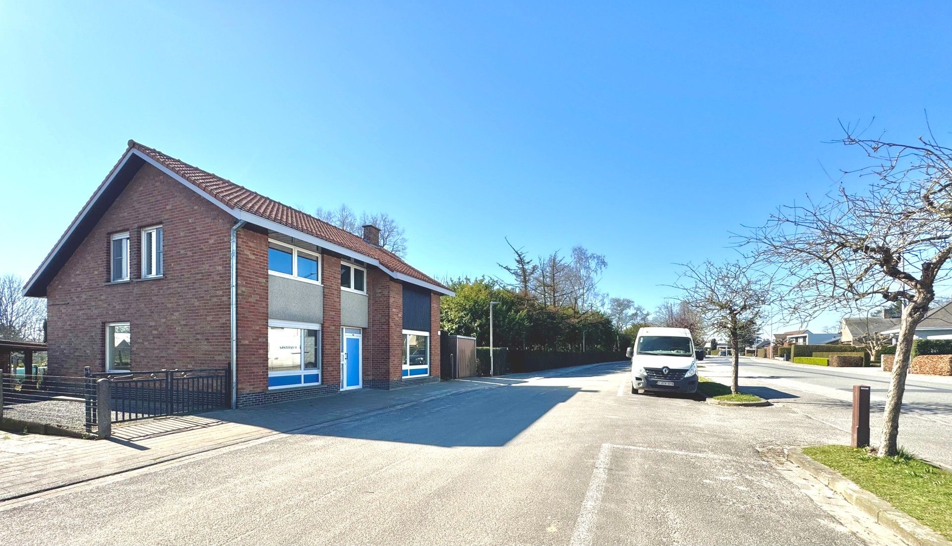 RUIME VRIJSTAANDE  WONING MET GROTE TUIN foto 6